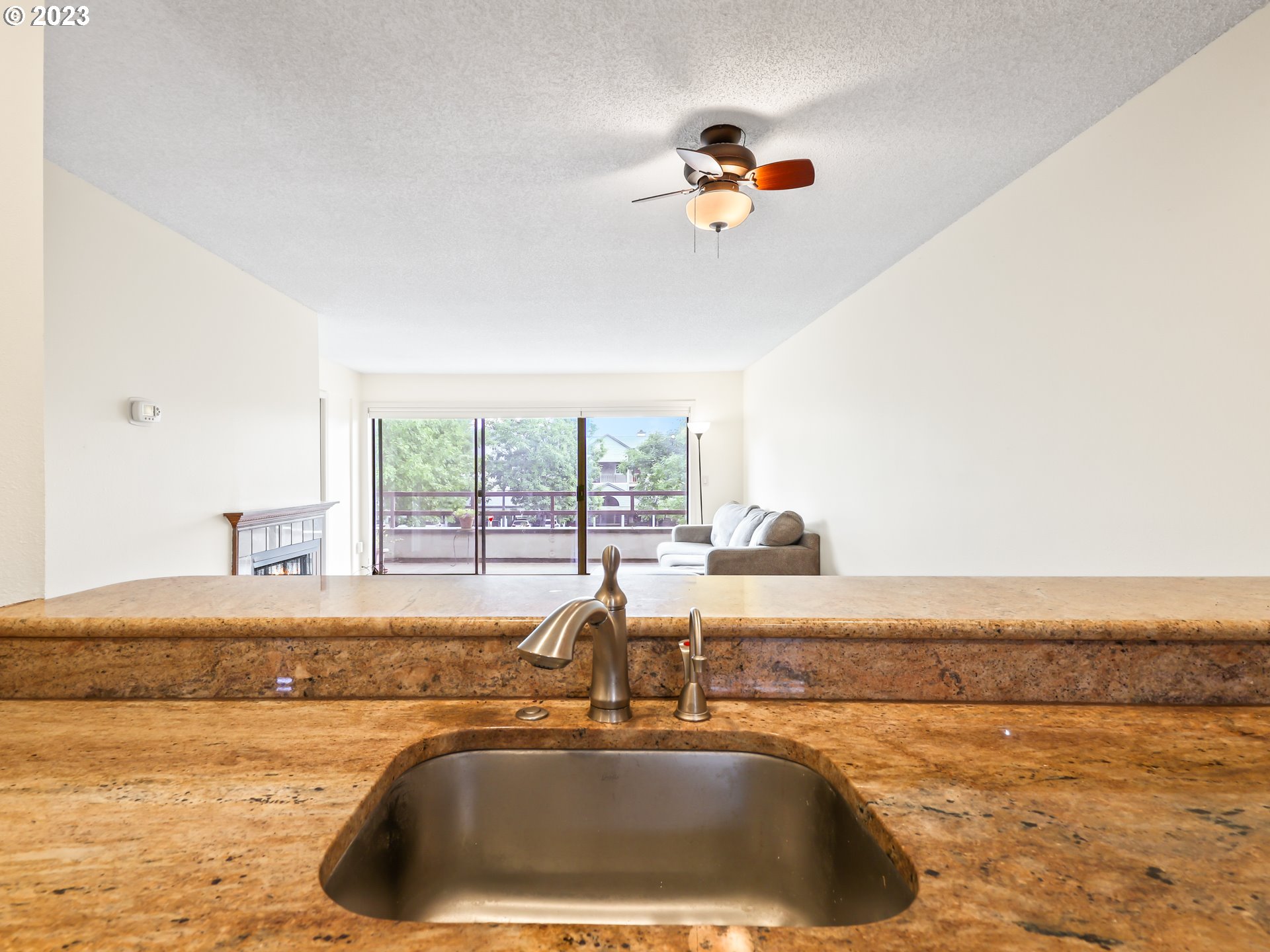 Photo #5: 23519464 Listing 
