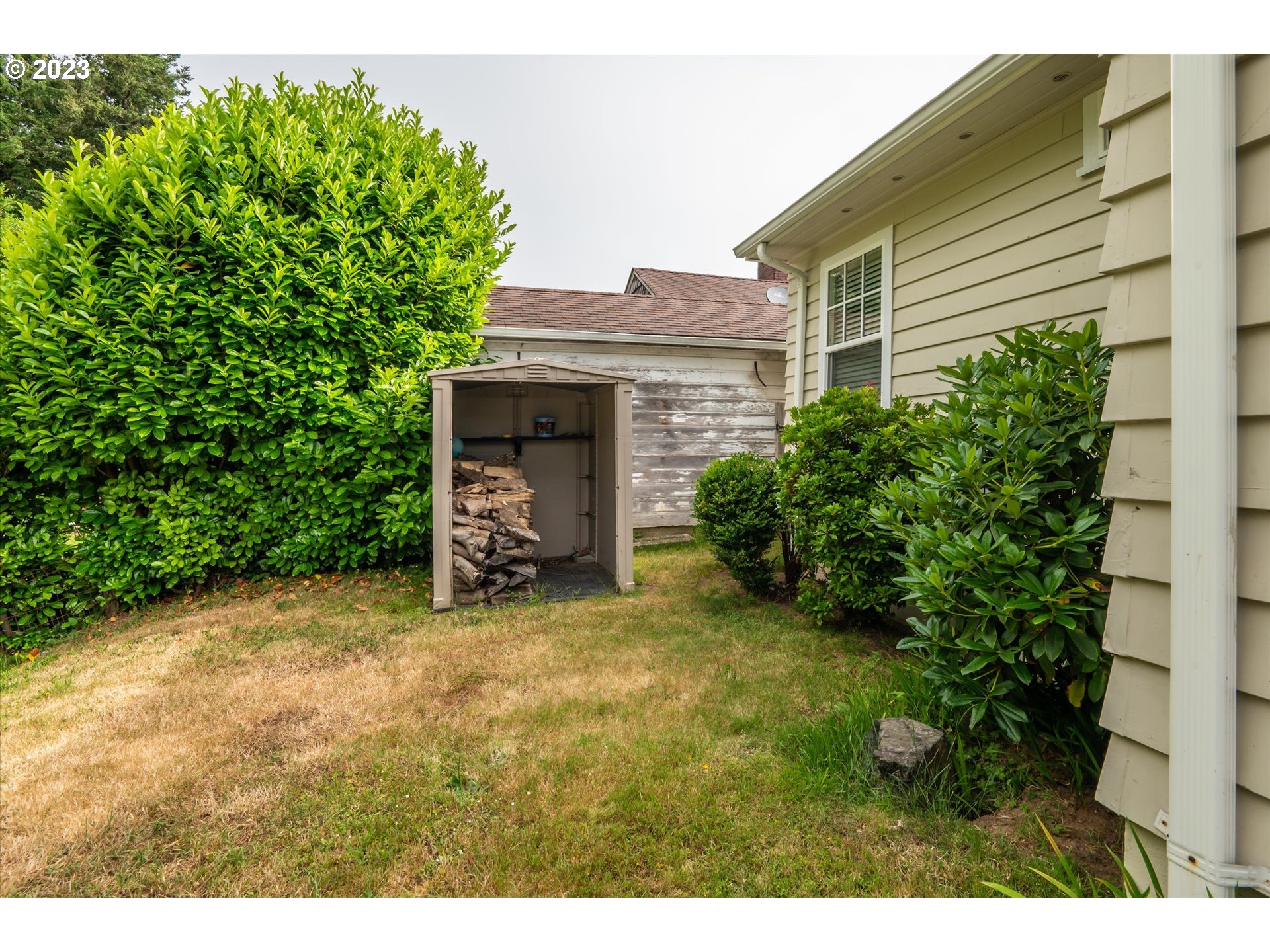 1112 WINSOR AVE