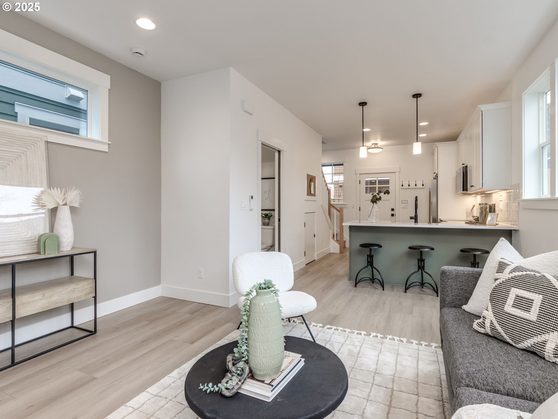 Photo #5: 235266476 Listing 