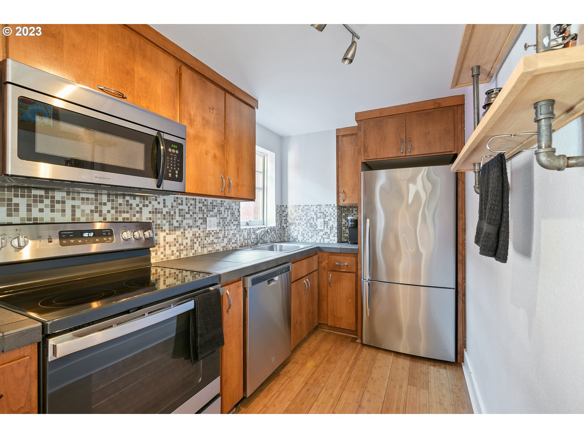 Photo #7: 23526768 Listing 