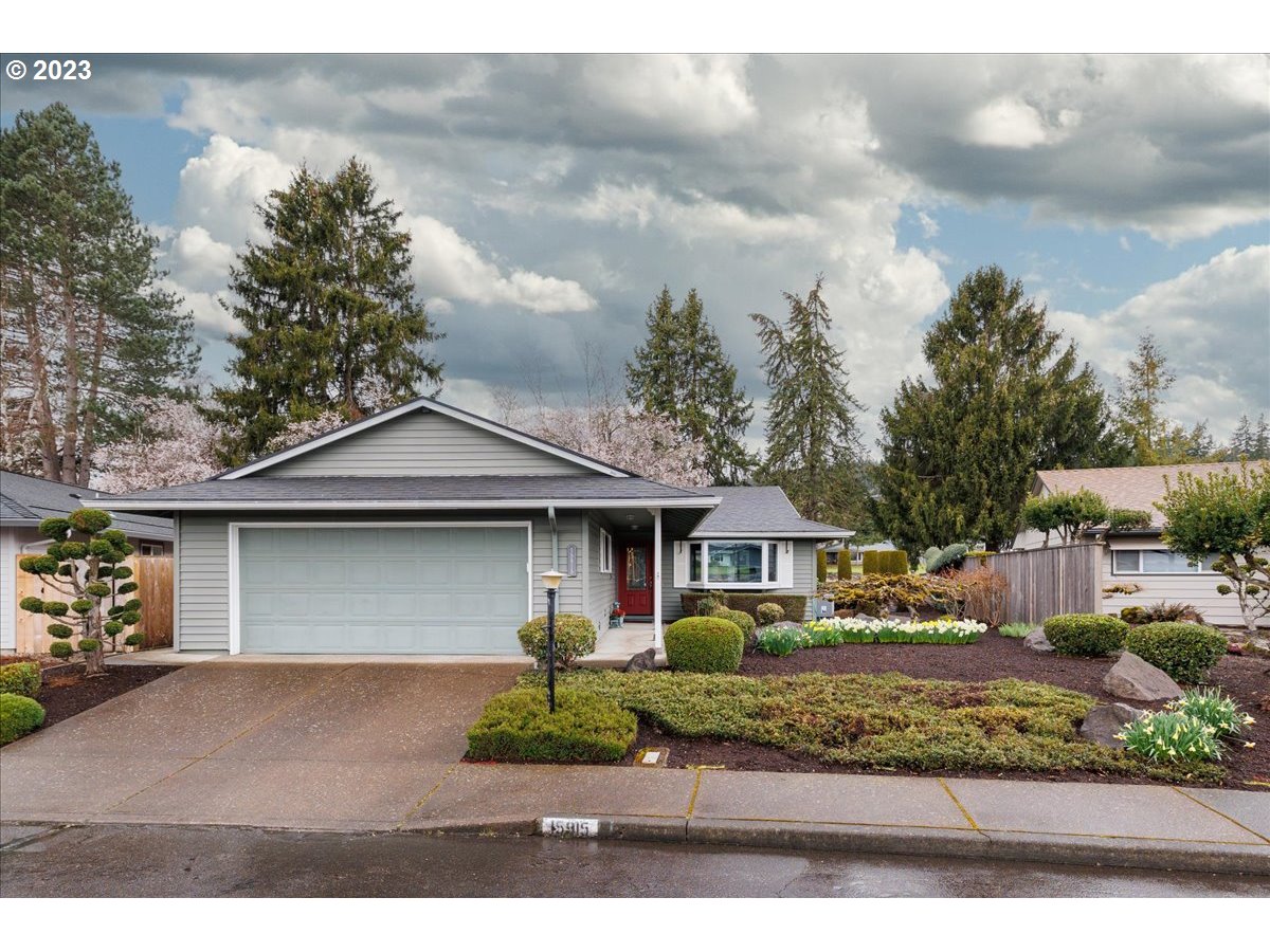 View main image for listing located at: 15915 SW Queen Victoria Pl