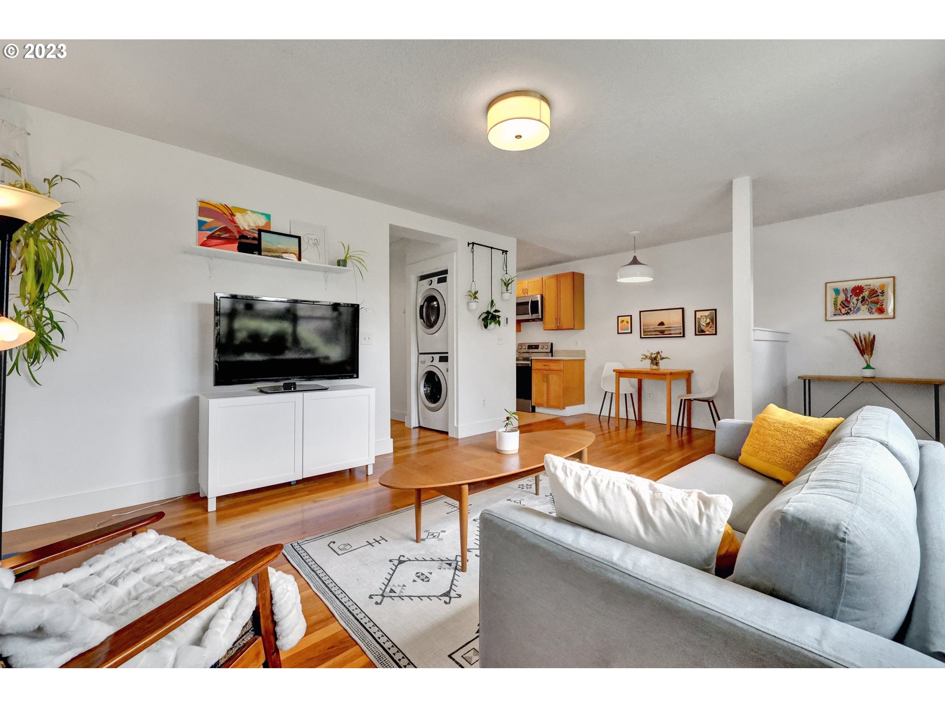 Photo #5: 23530365 Listing 
