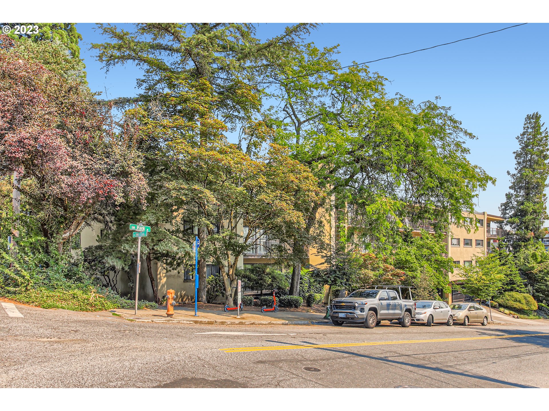 Photo #2: 23537233 Listing 