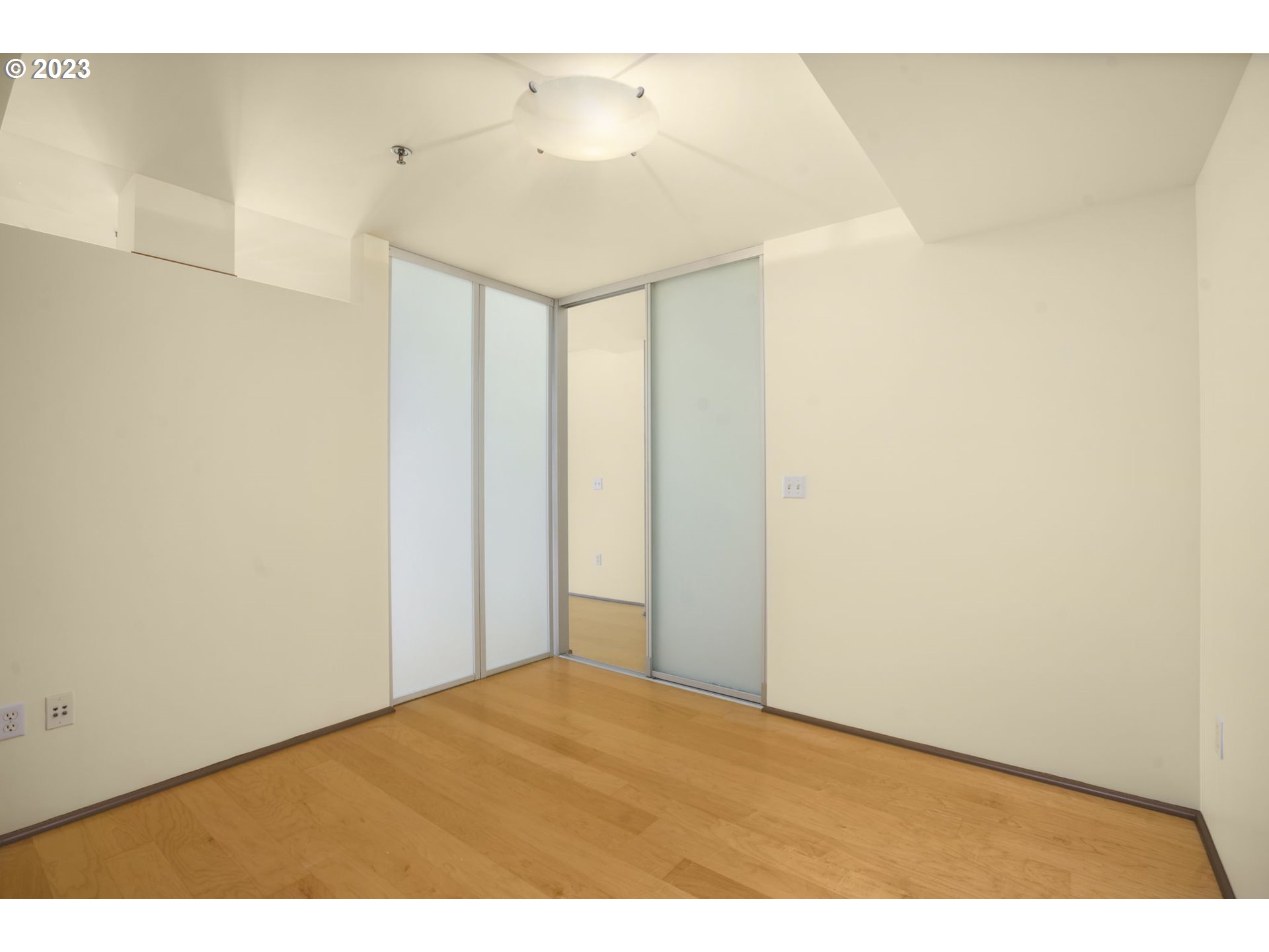 Photo #3: 23537621 Listing 