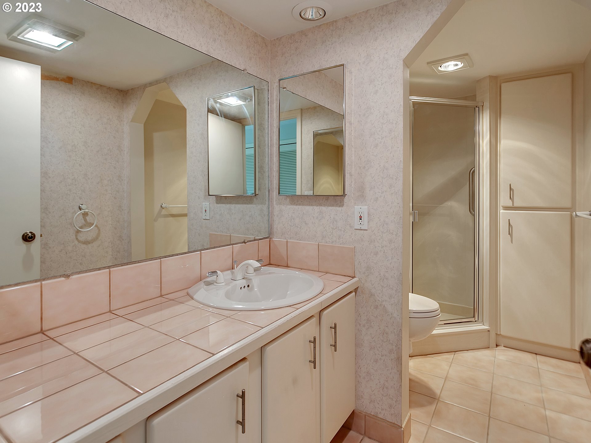 Photo #25: 23540375 Listing: Photo #25