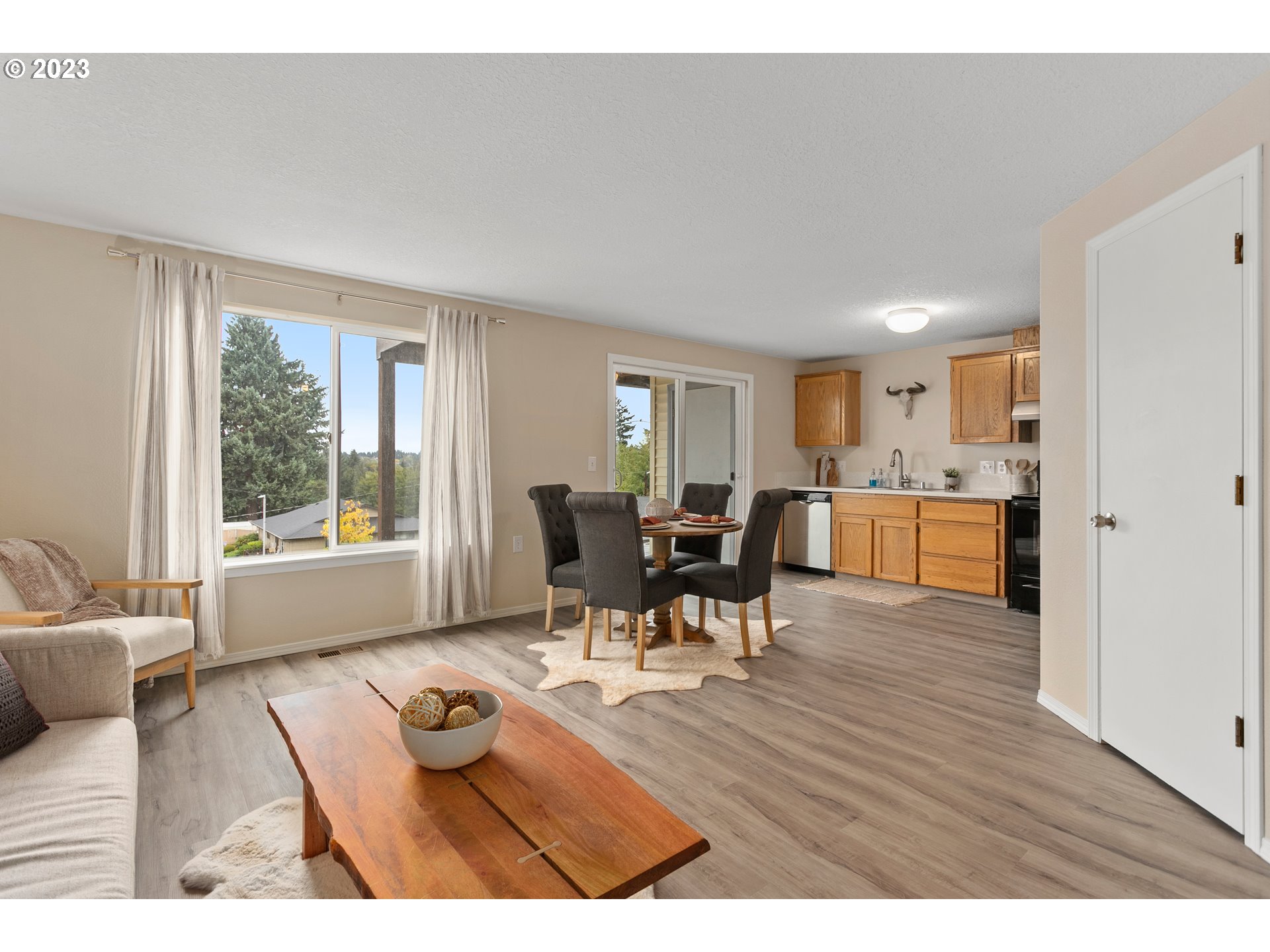 Photo #6: 23540685 Listing 