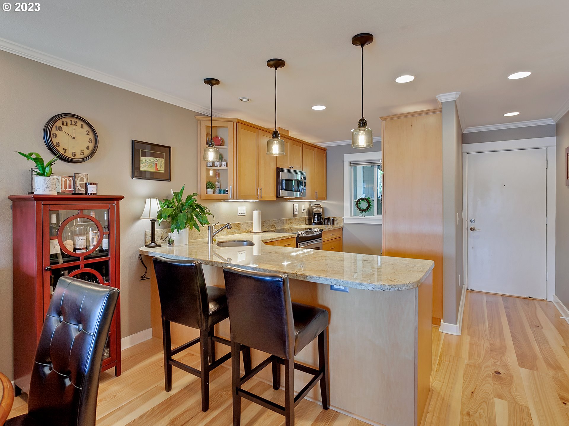 Photo #2: 23546215 Listing 