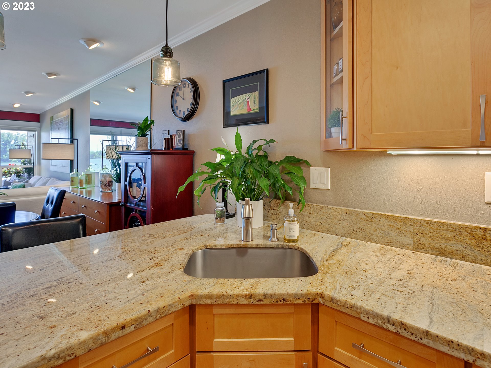 Photo #5: 23546215 Listing 