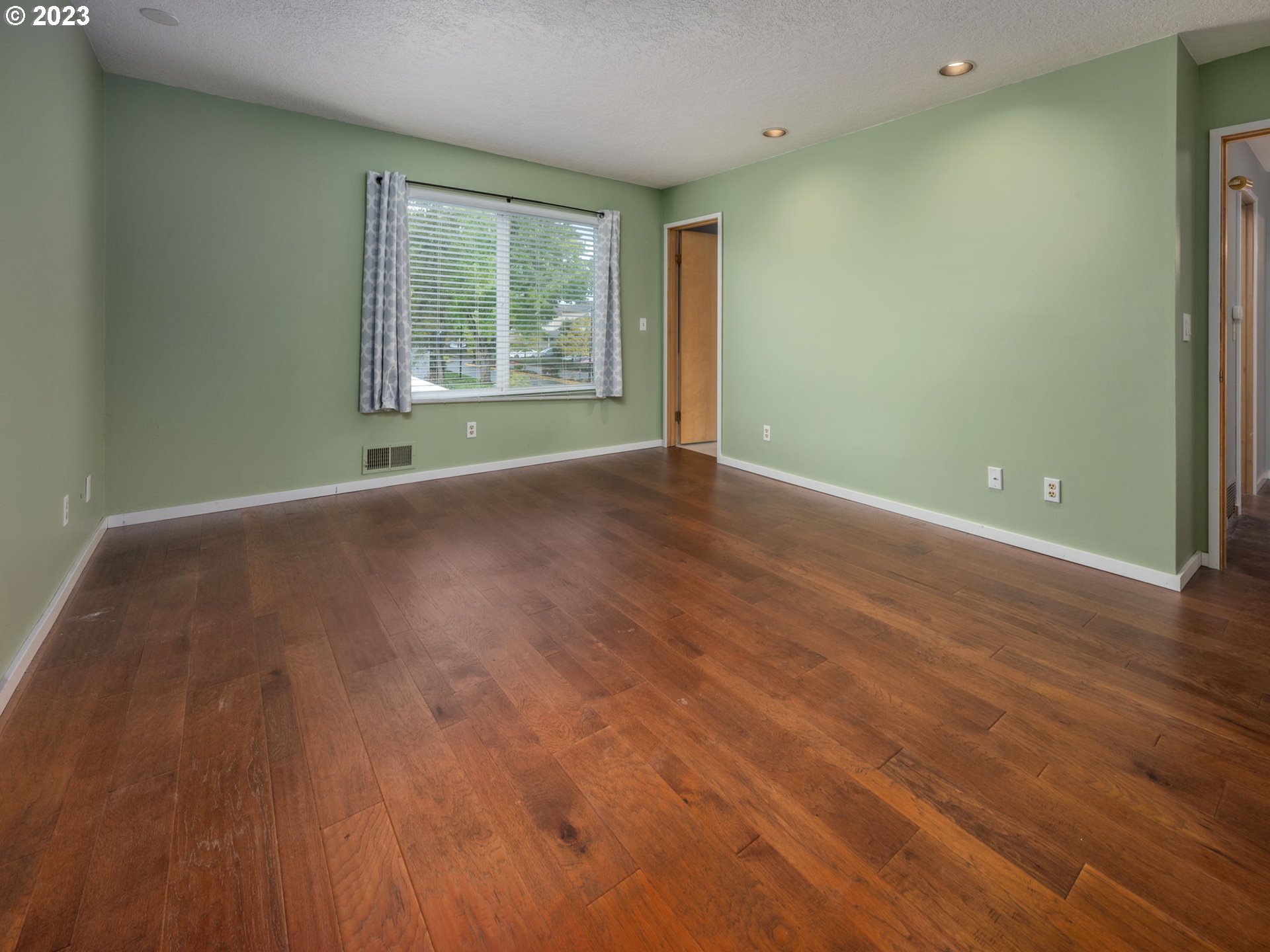 Photo #6: 23551541 Listing 
