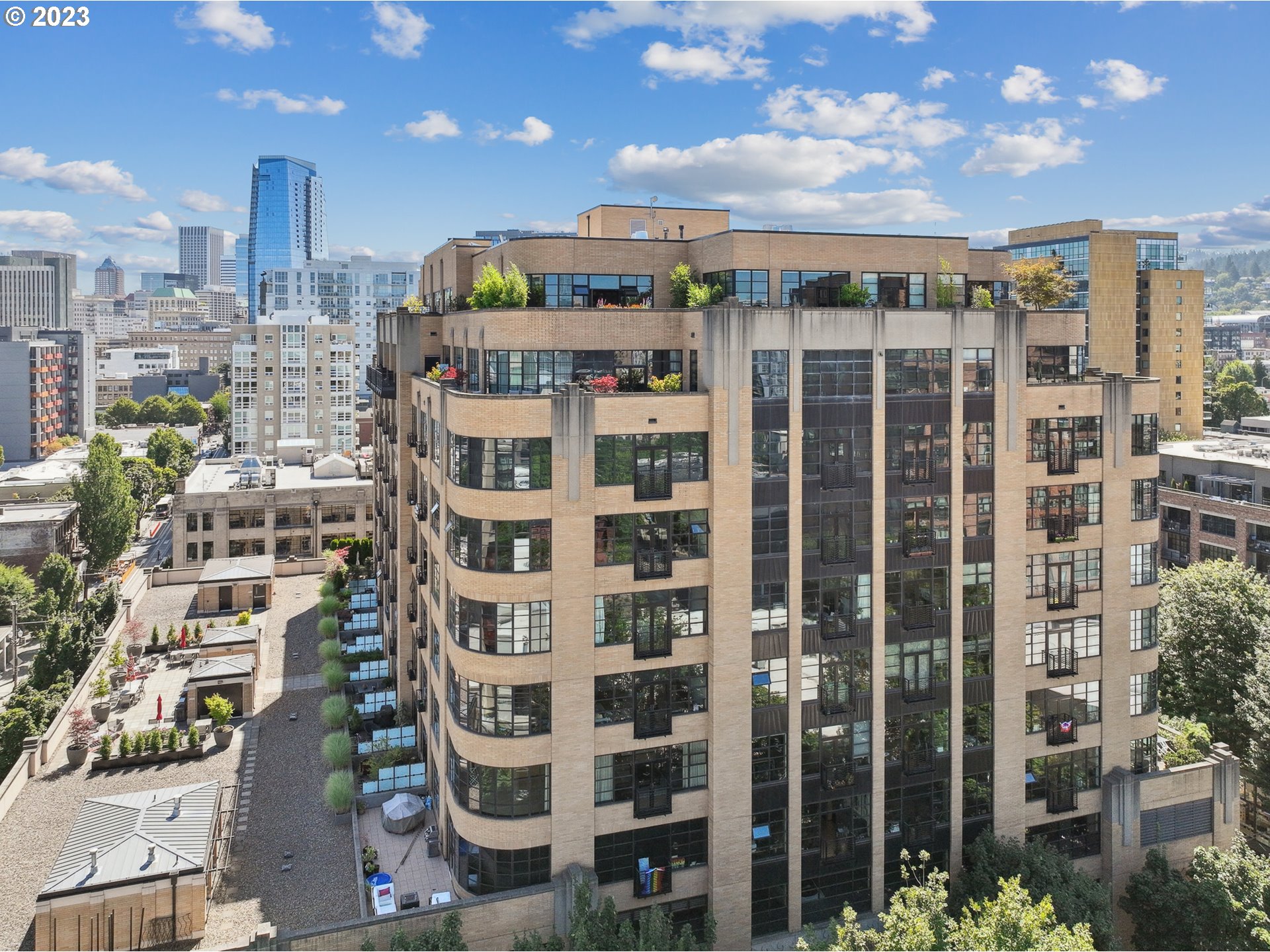 Photo #4: 23553149 Listing 