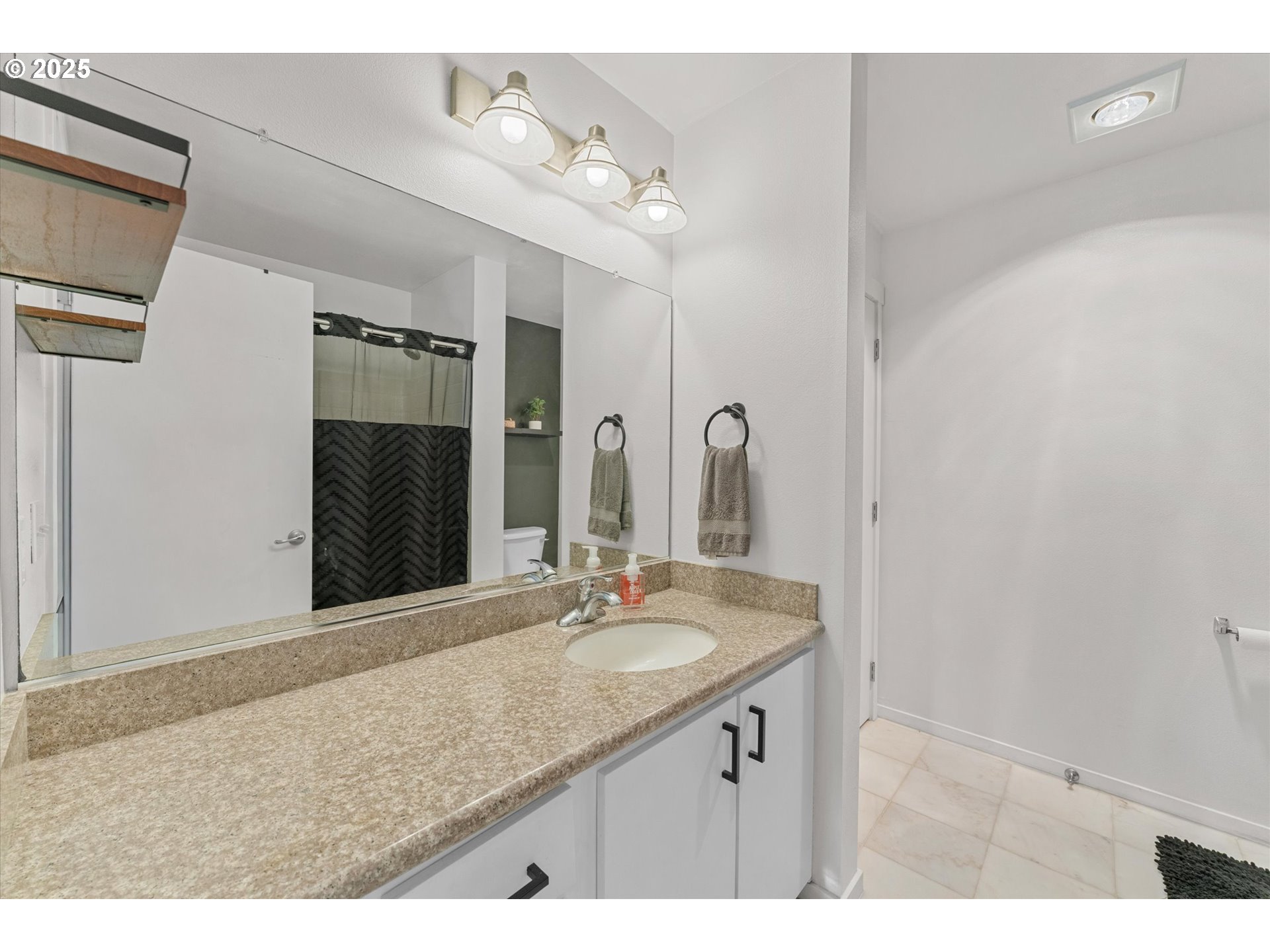 Photo #21: 235534930 Listing: Photo #21