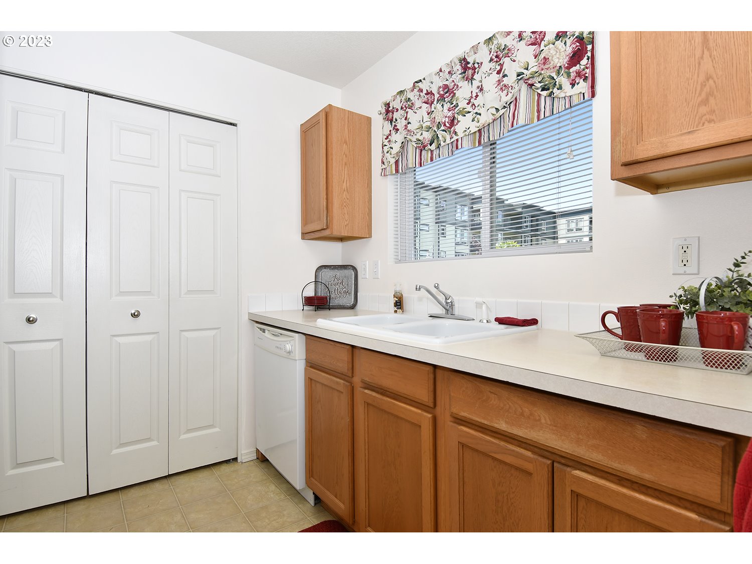 Photo #5: 23553531 Listing 