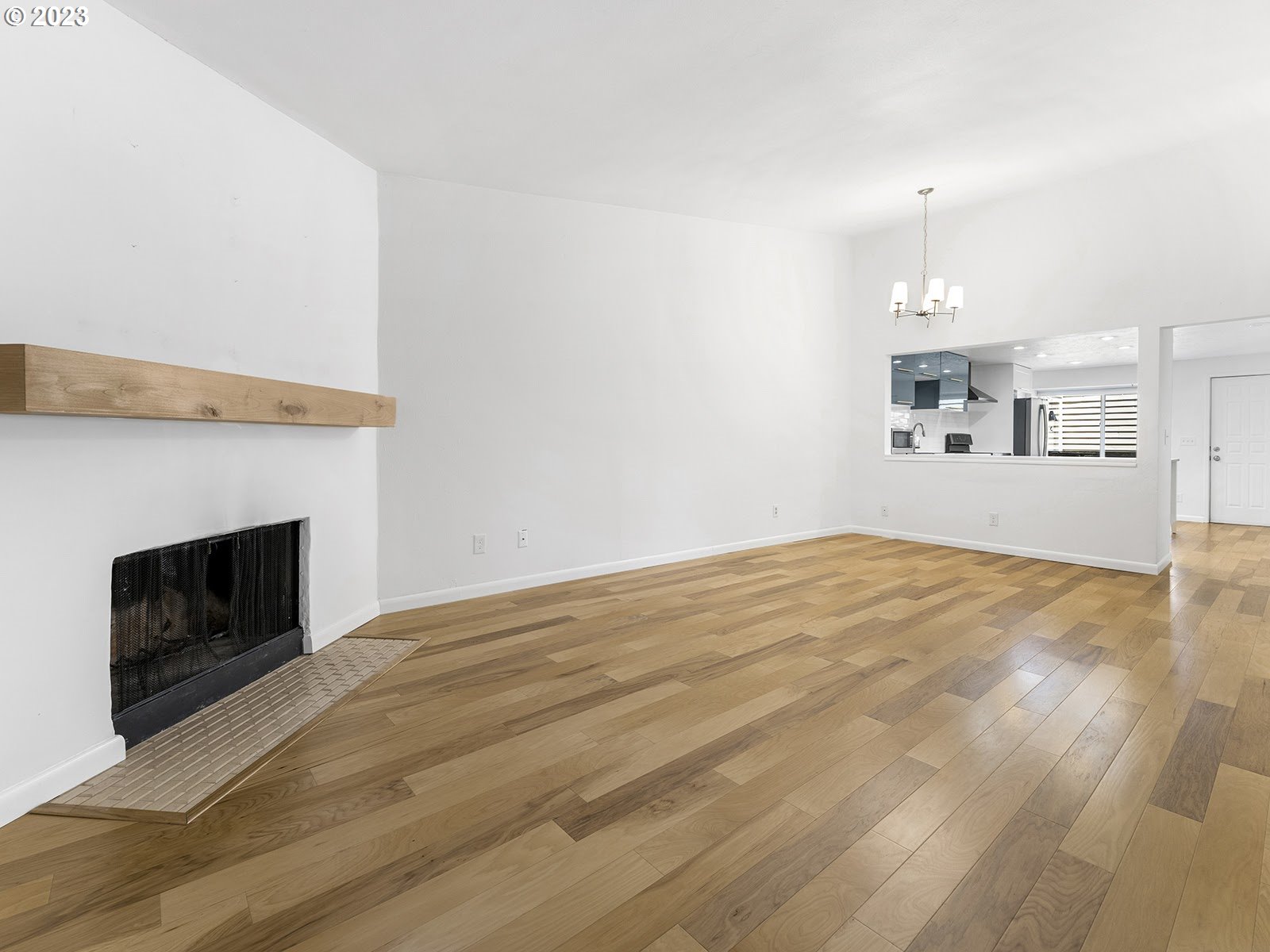 Photo #4: 23556396 Listing 