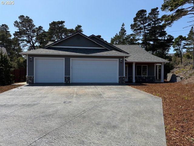 26 COAST GUARD RD, Florence, OR, 97439