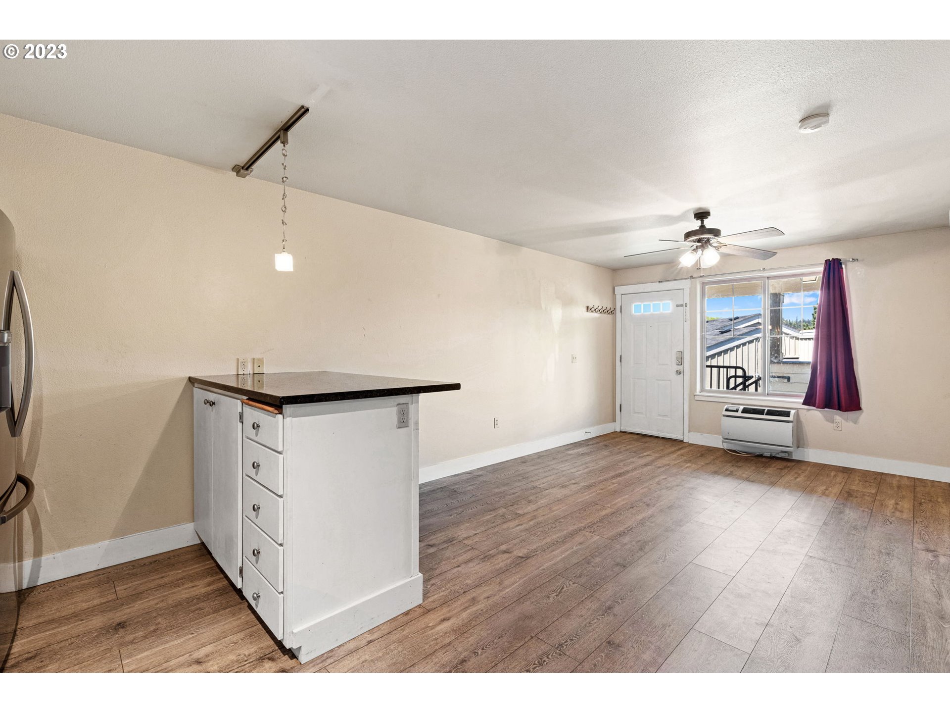 Photo #2: 23562868 Listing 
