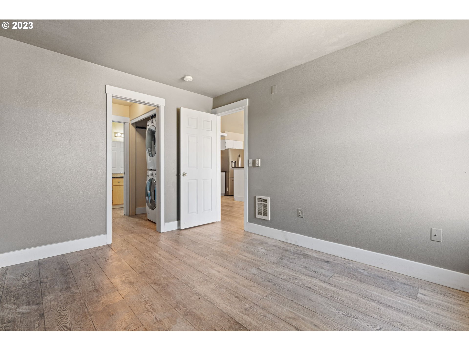 Photo #6: 23562868 Listing 