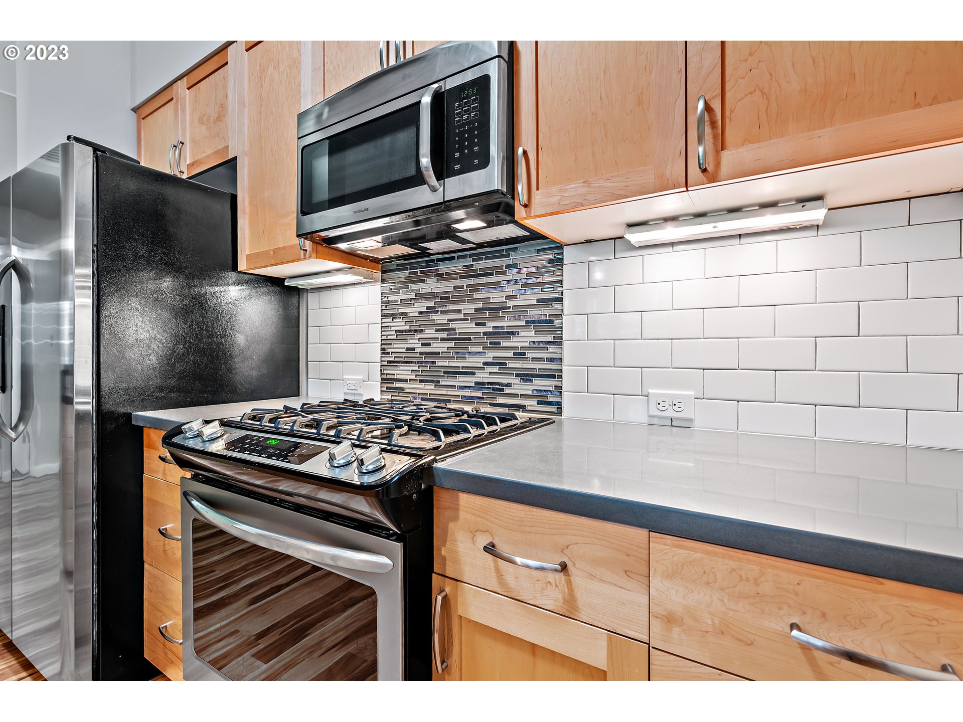 Photo #6: 23563821 Listing 