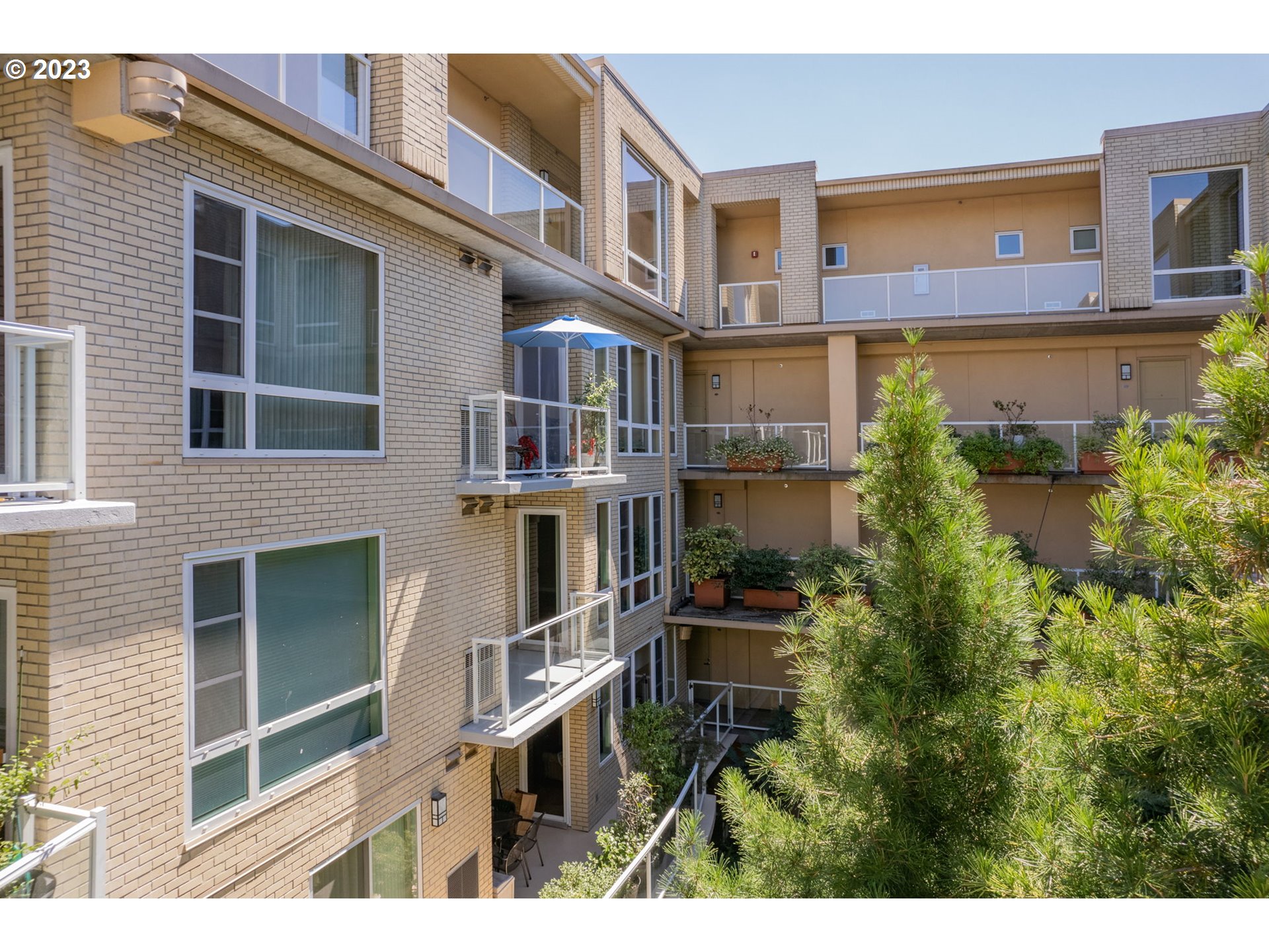 Photo #4: 23563821 Listing 