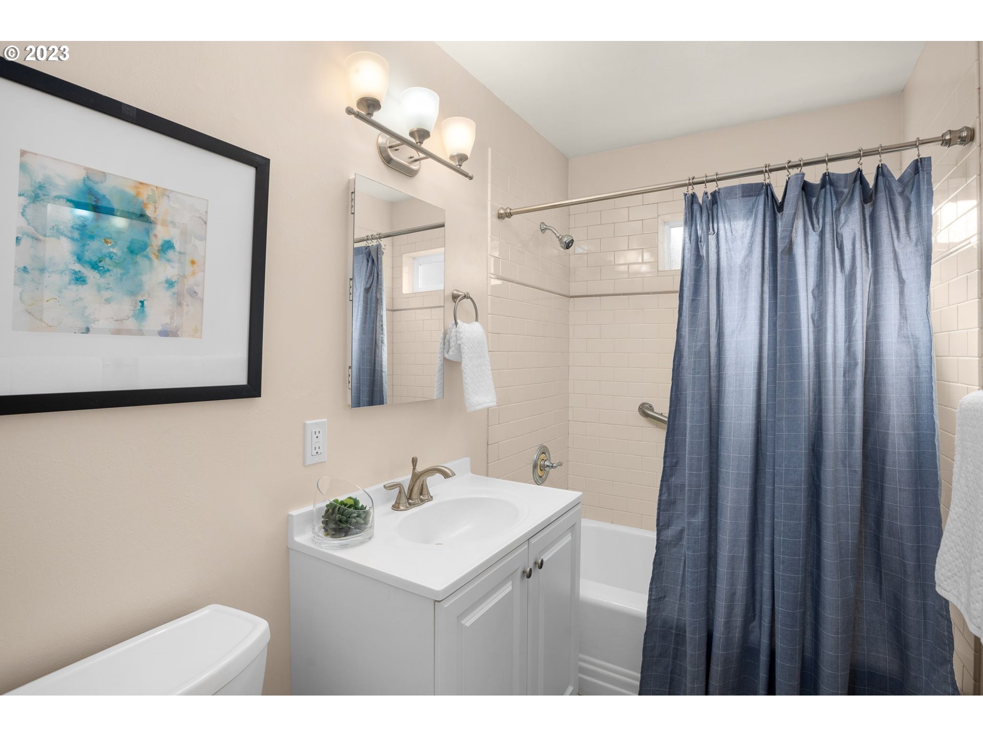 Photo #2: 23564390 Listing 