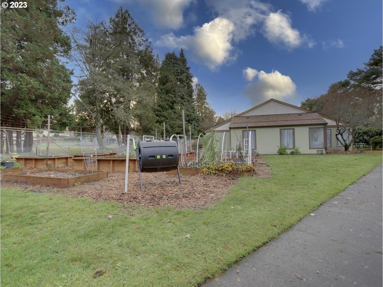 Photo #4: 23569218 Listing 