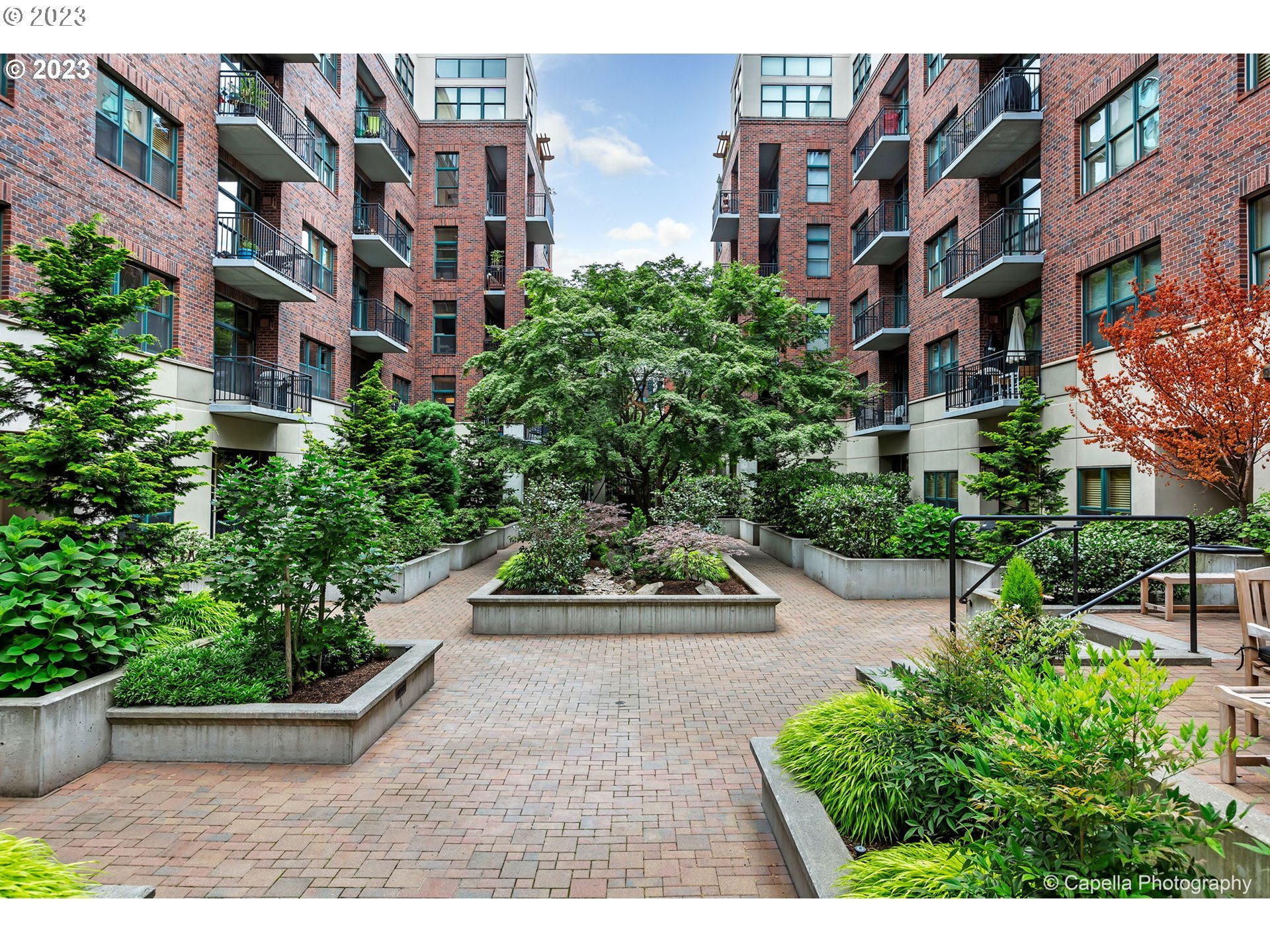 Photo #2: 23572972 Listing 