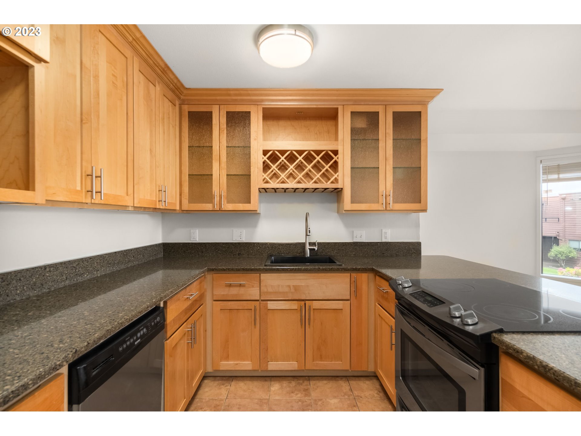 Photo #2: 23576648 Listing 