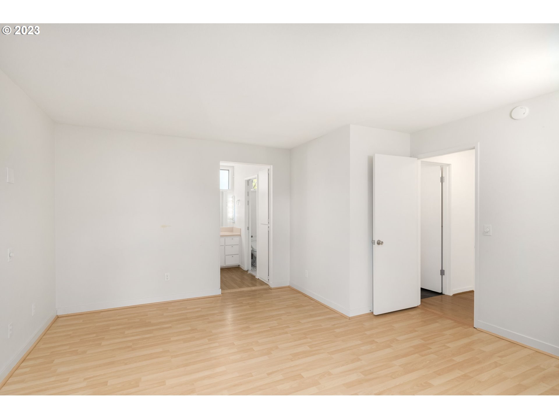 Photo #6: 23576648 Listing 