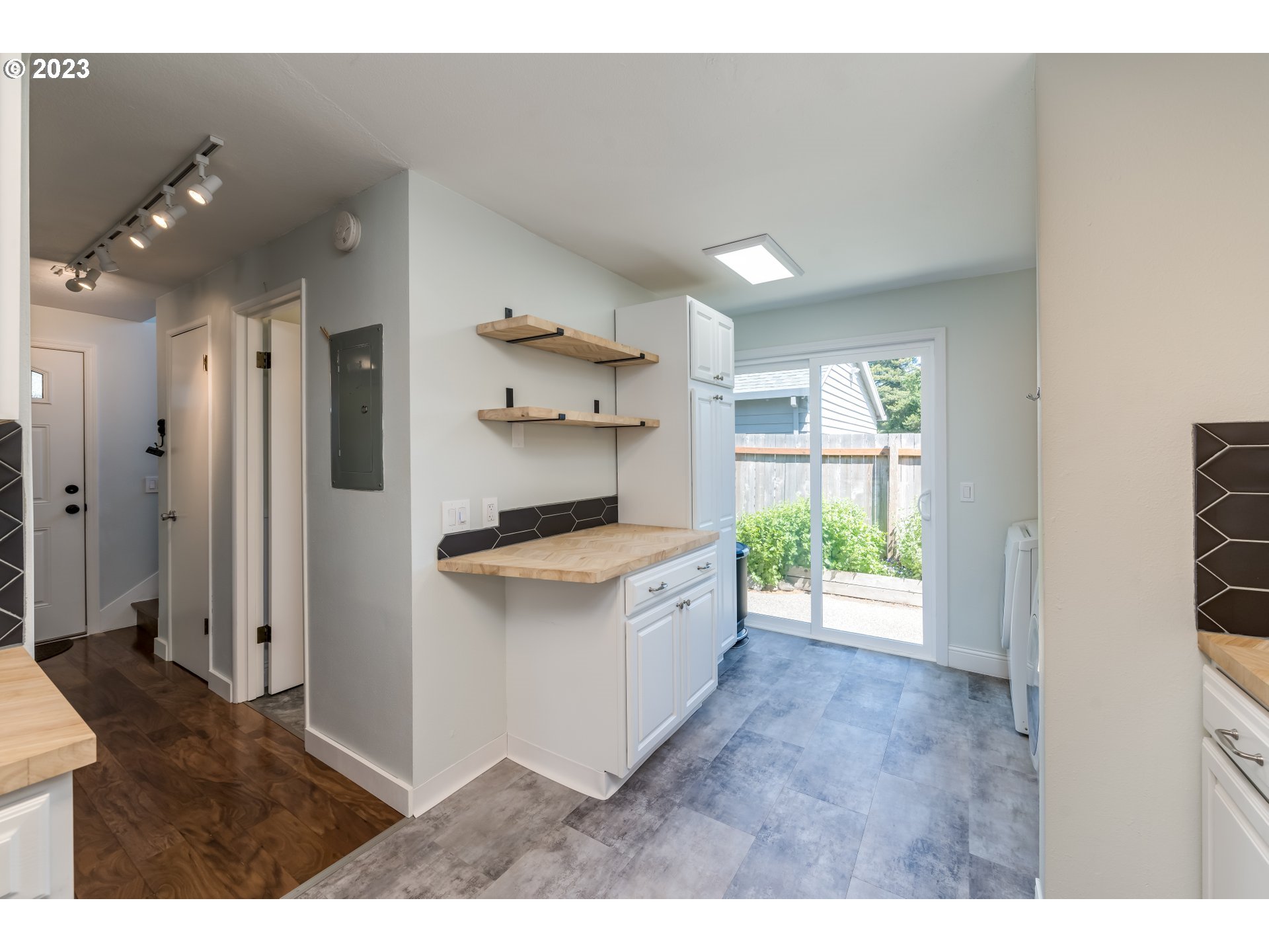 Photo #5: 23578720 Listing 