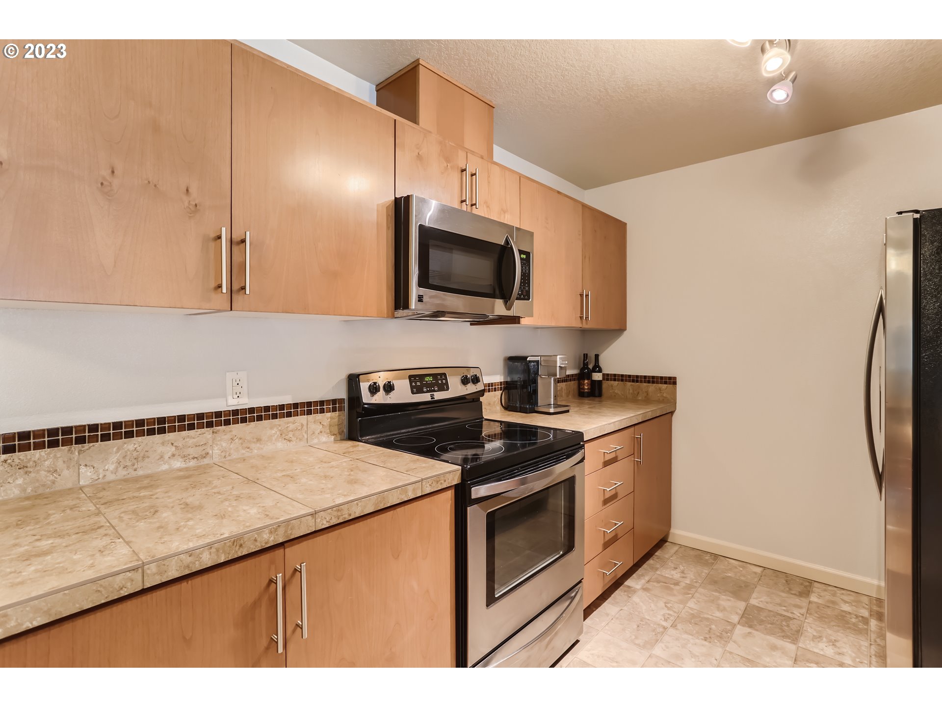 Photo #6: 23580816 Listing 