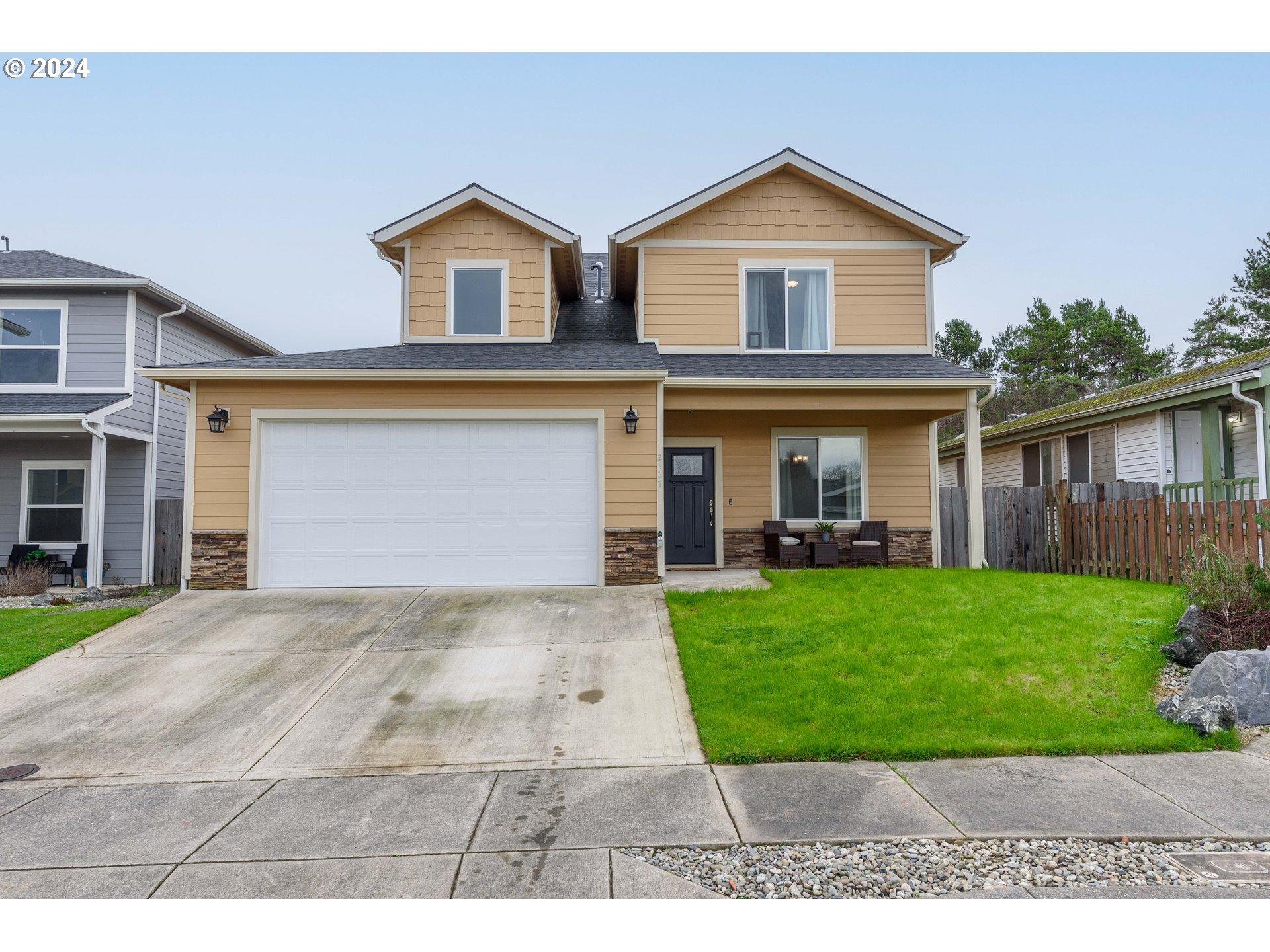 2337 LAURA LN, North Bend, OR 