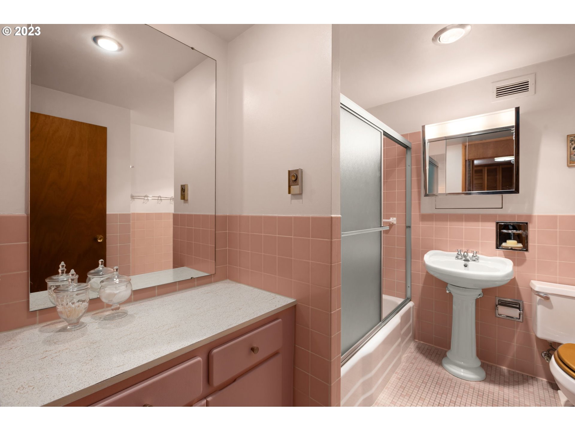 Photo #6: 23583888 Listing 