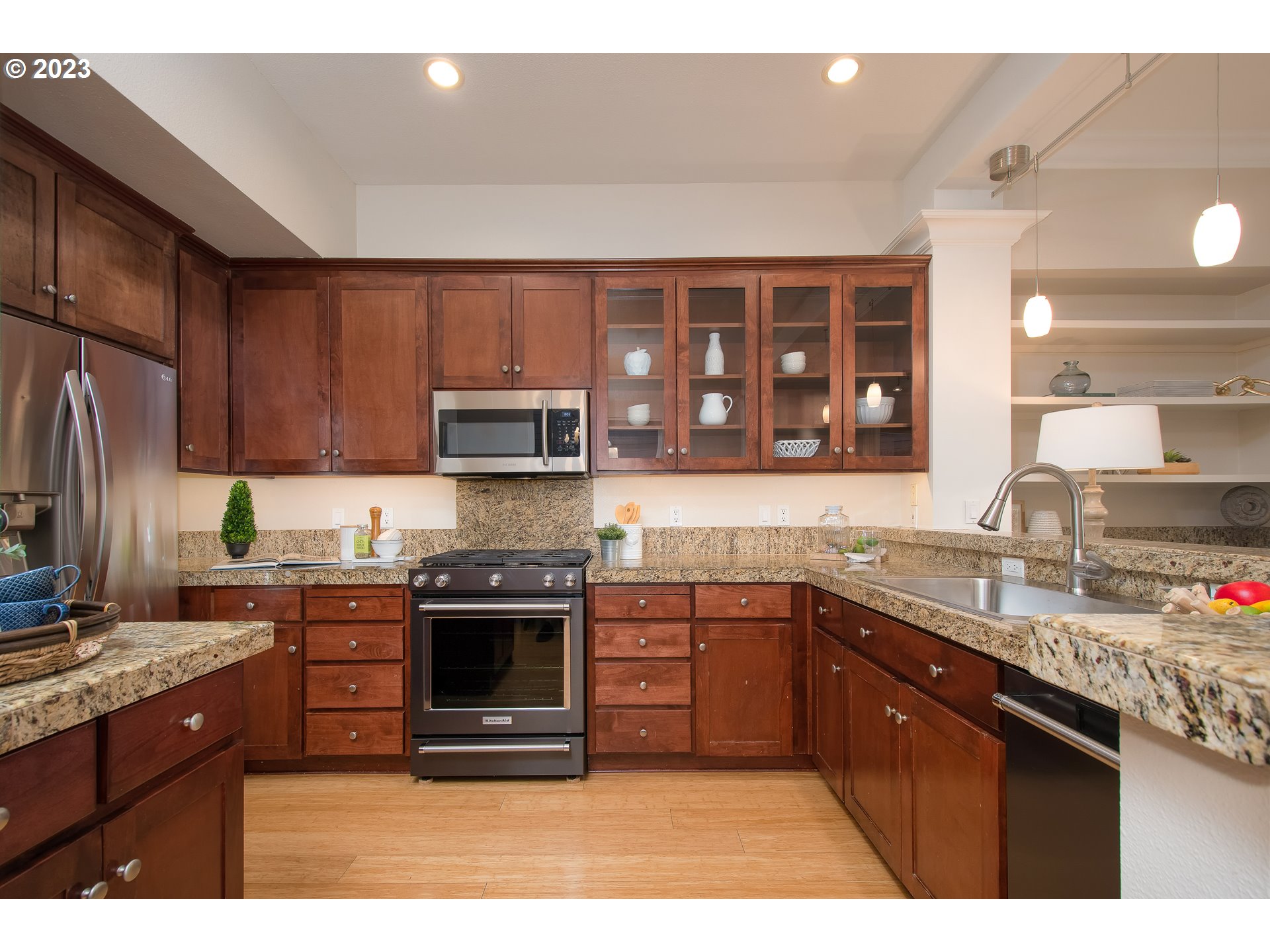 Photo #5: 23587766 Listing 