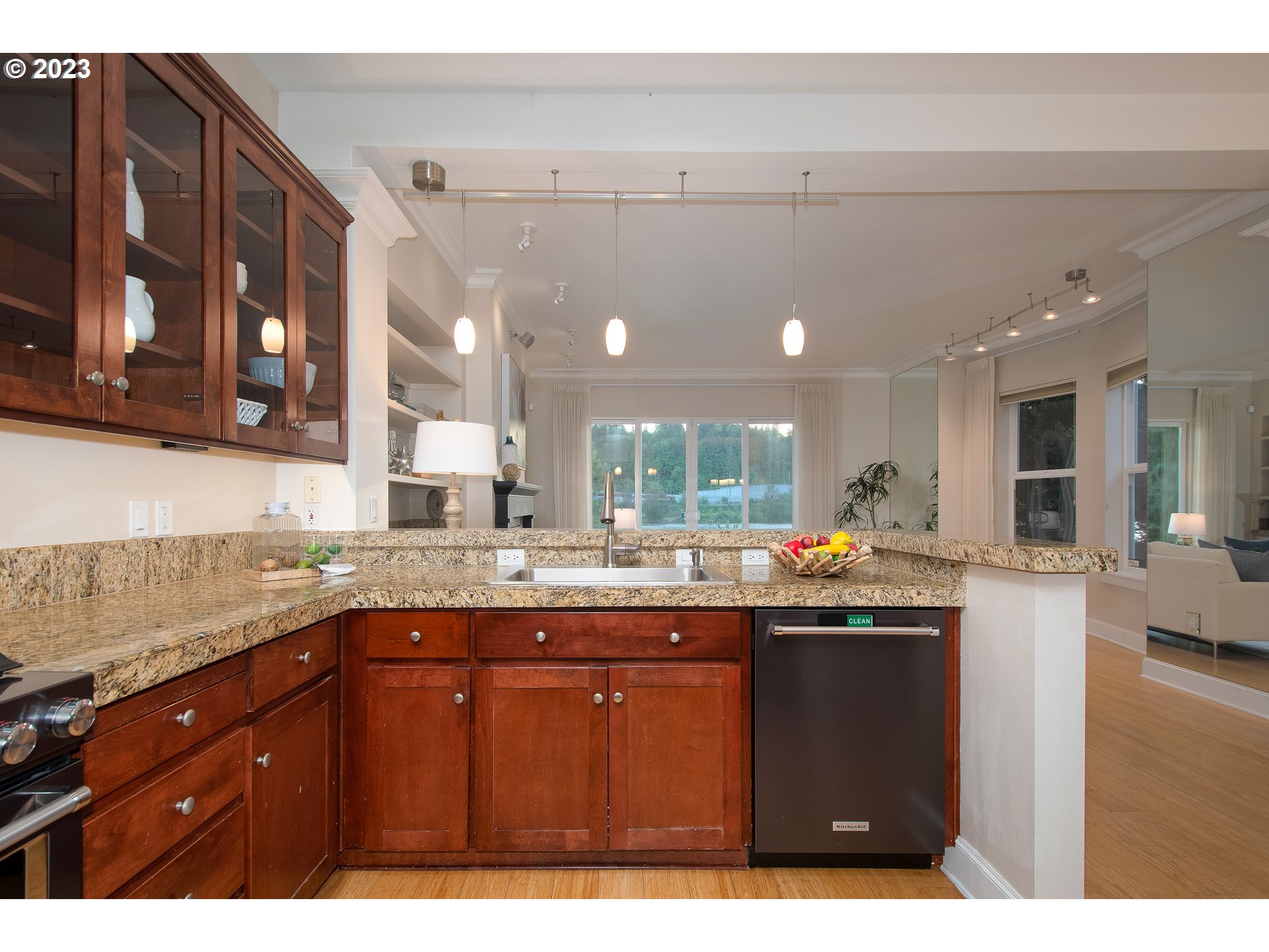 Photo #6: 23587766 Listing 