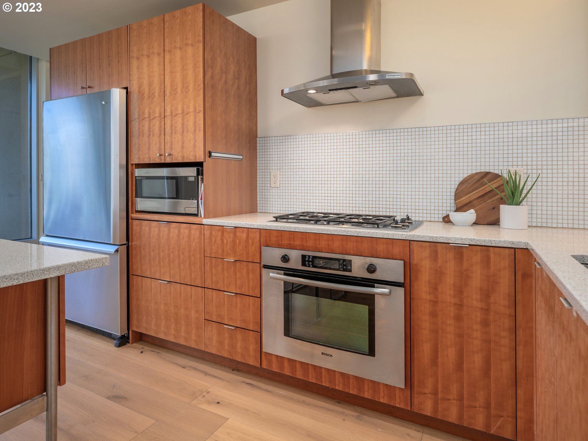 Photo #6: 23589213 Listing 