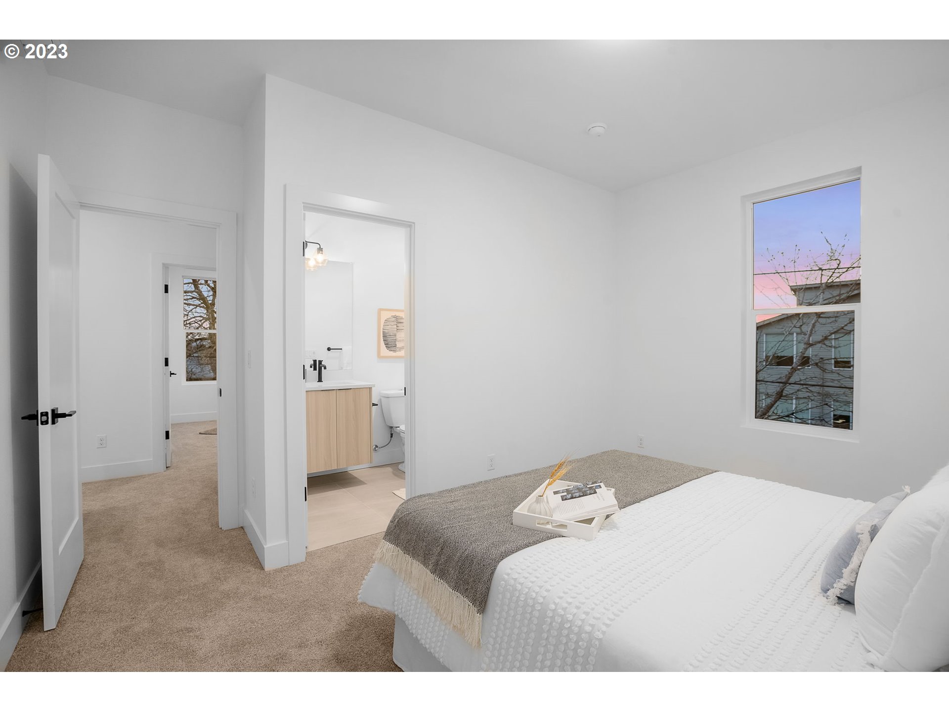 Photo #6: 23589532 Listing 