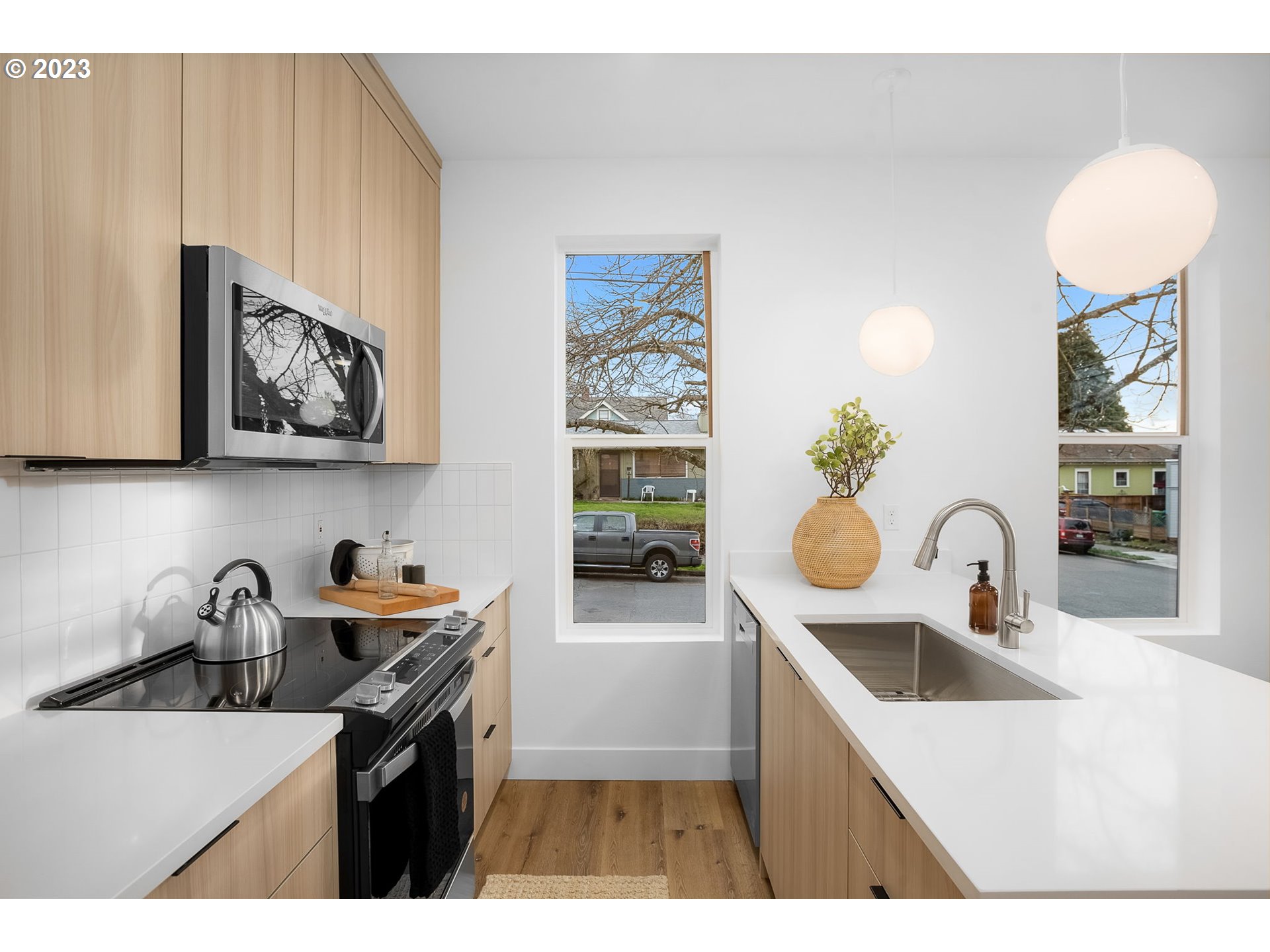 Photo #2: 23589532 Listing 