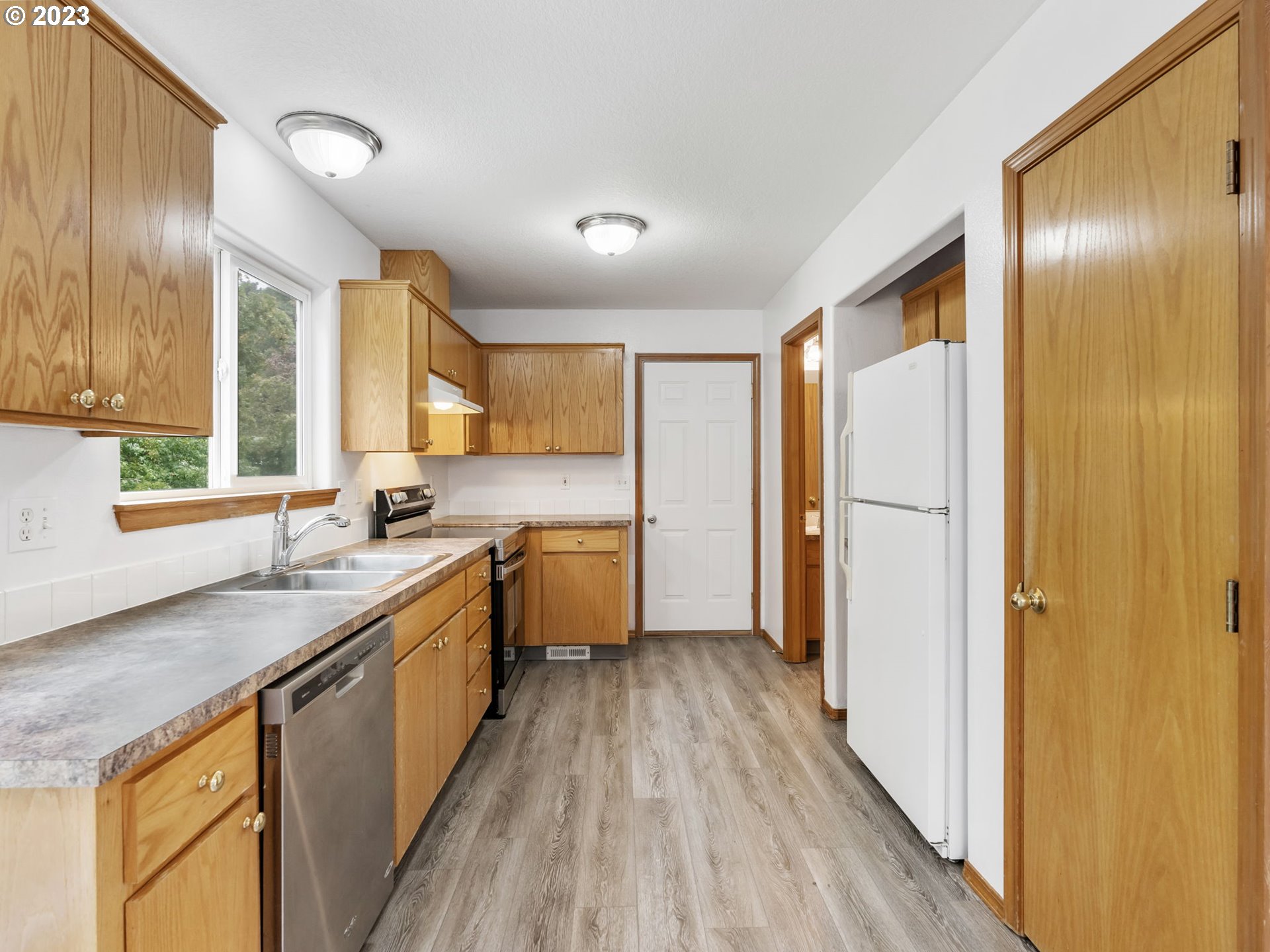 Photo #2: 23589832 Listing 