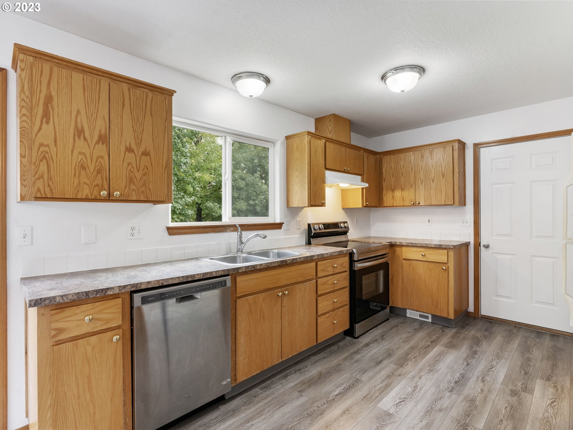 Photo #3: 23589832 Listing 