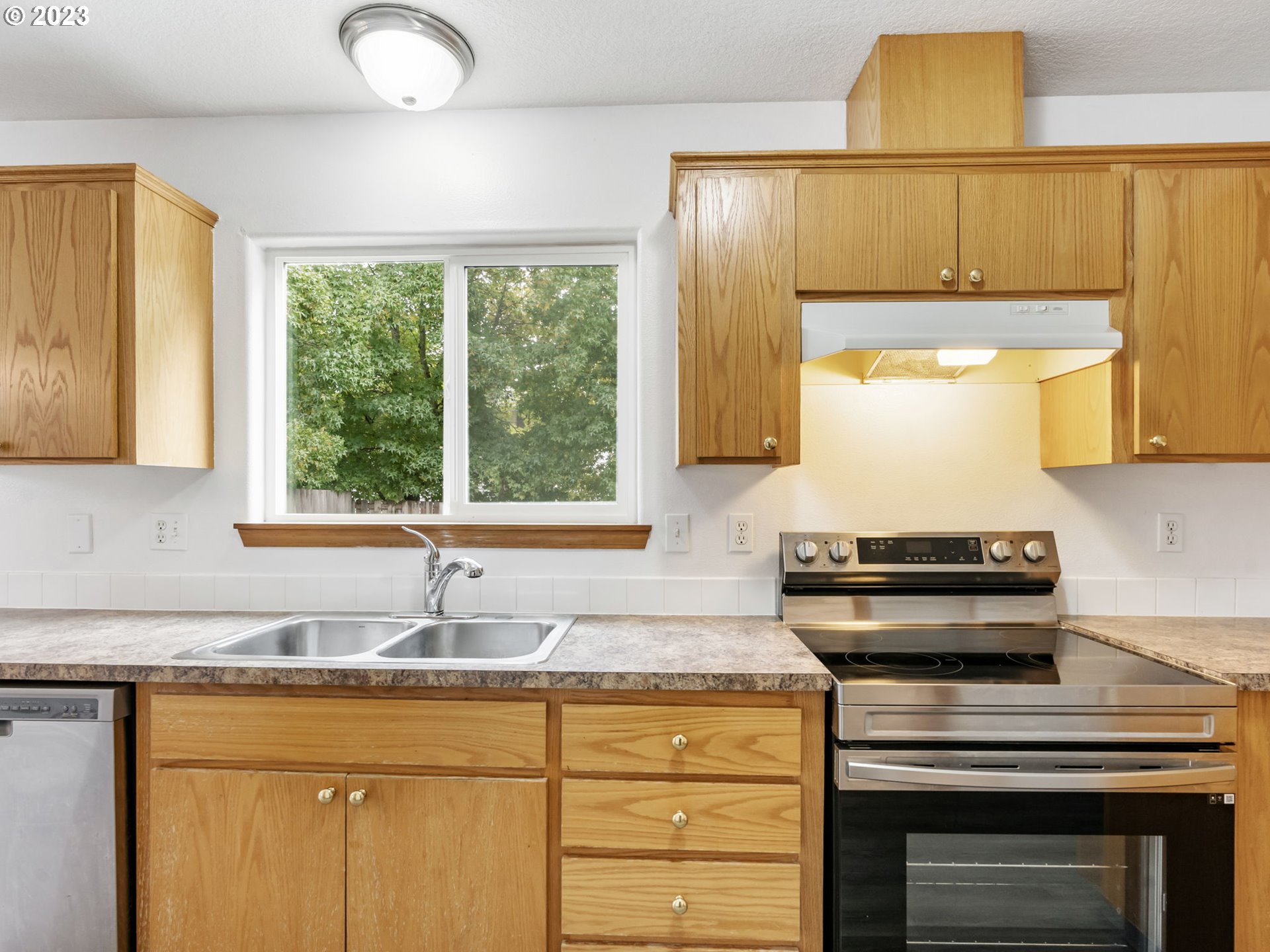 Photo #4: 23589832 Listing 