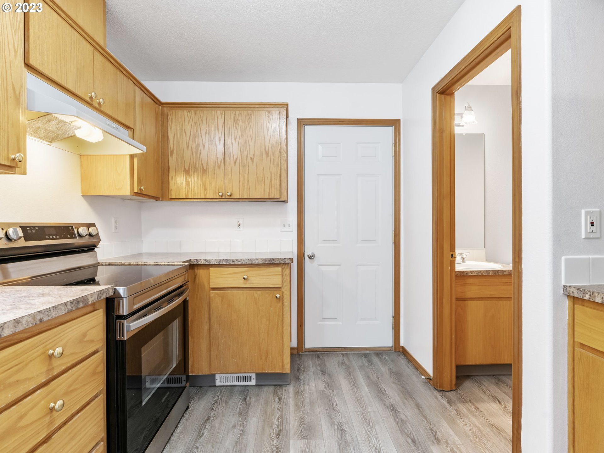 Photo #6: 23589832 Listing 