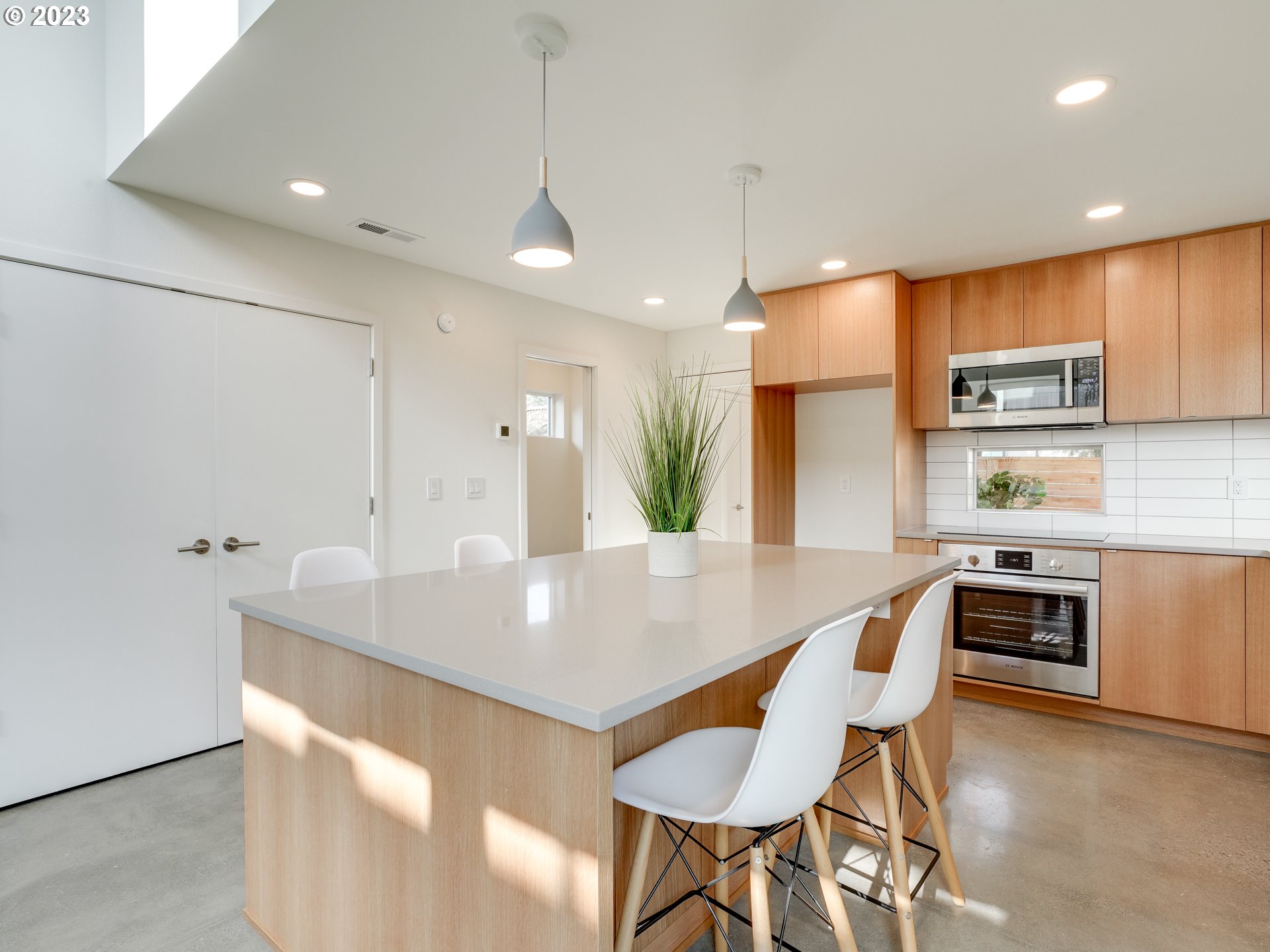Photo #5: 23590516 Listing 