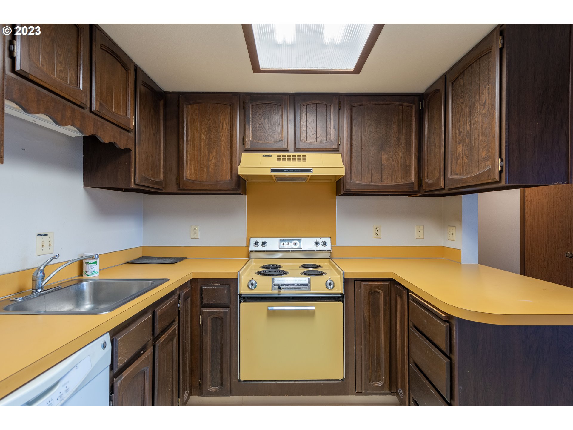 Photo #3: 23590880 Listing 