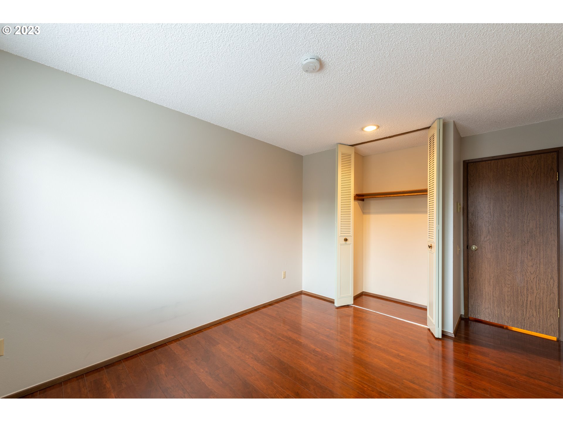 Photo #5: 23590880 Listing 