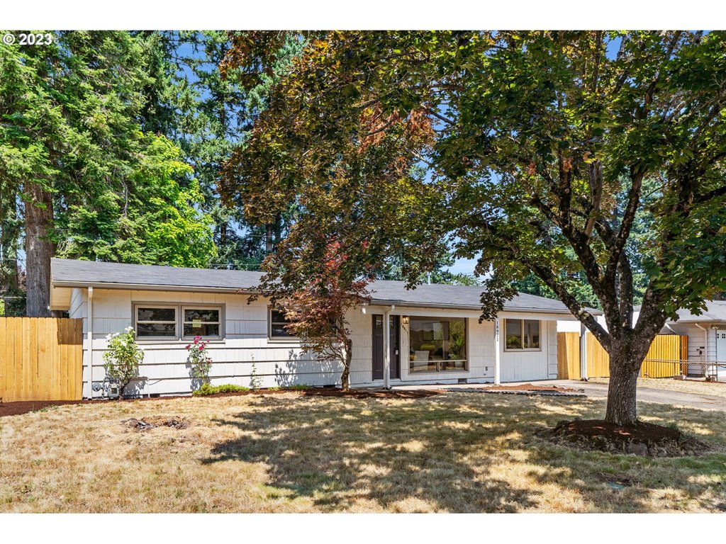 18911 NE HOLLADAY ST ,  Portland, OR 97230