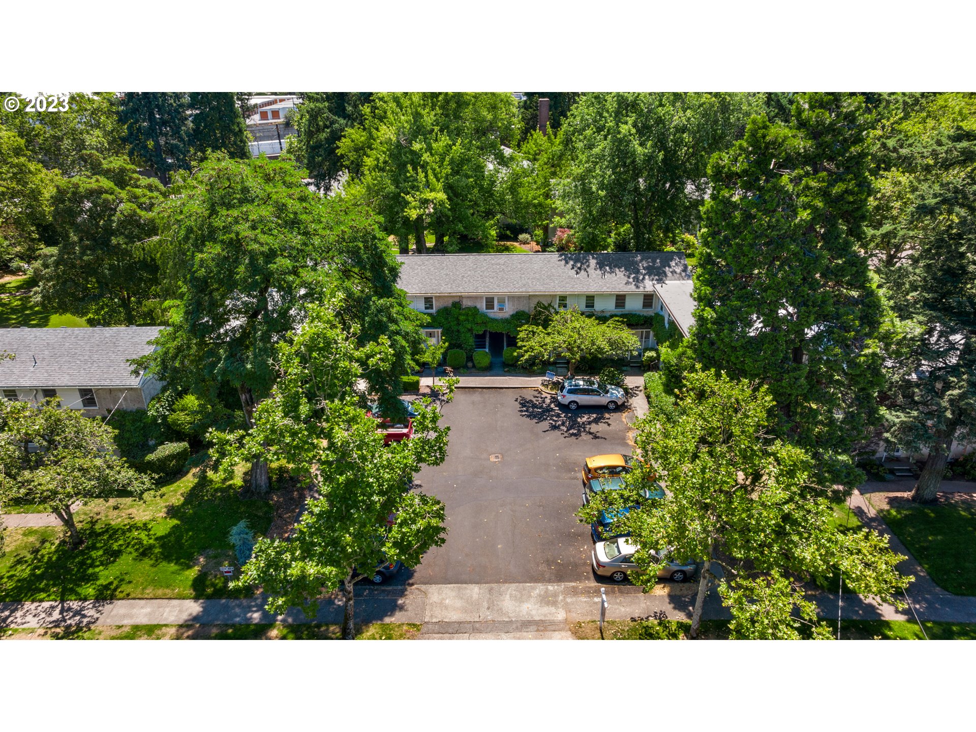 Photo #2: 23596342 Listing 
