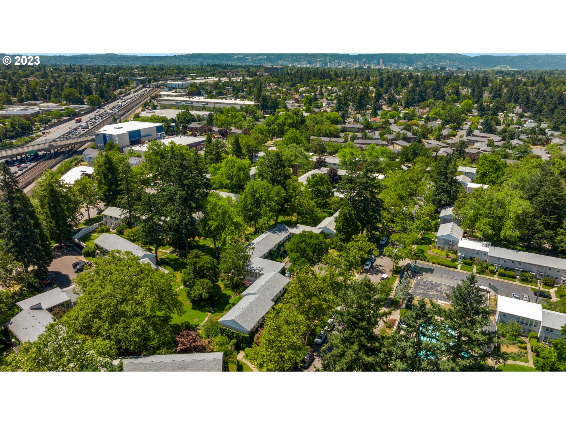 Photo #5: 23596342 Listing 