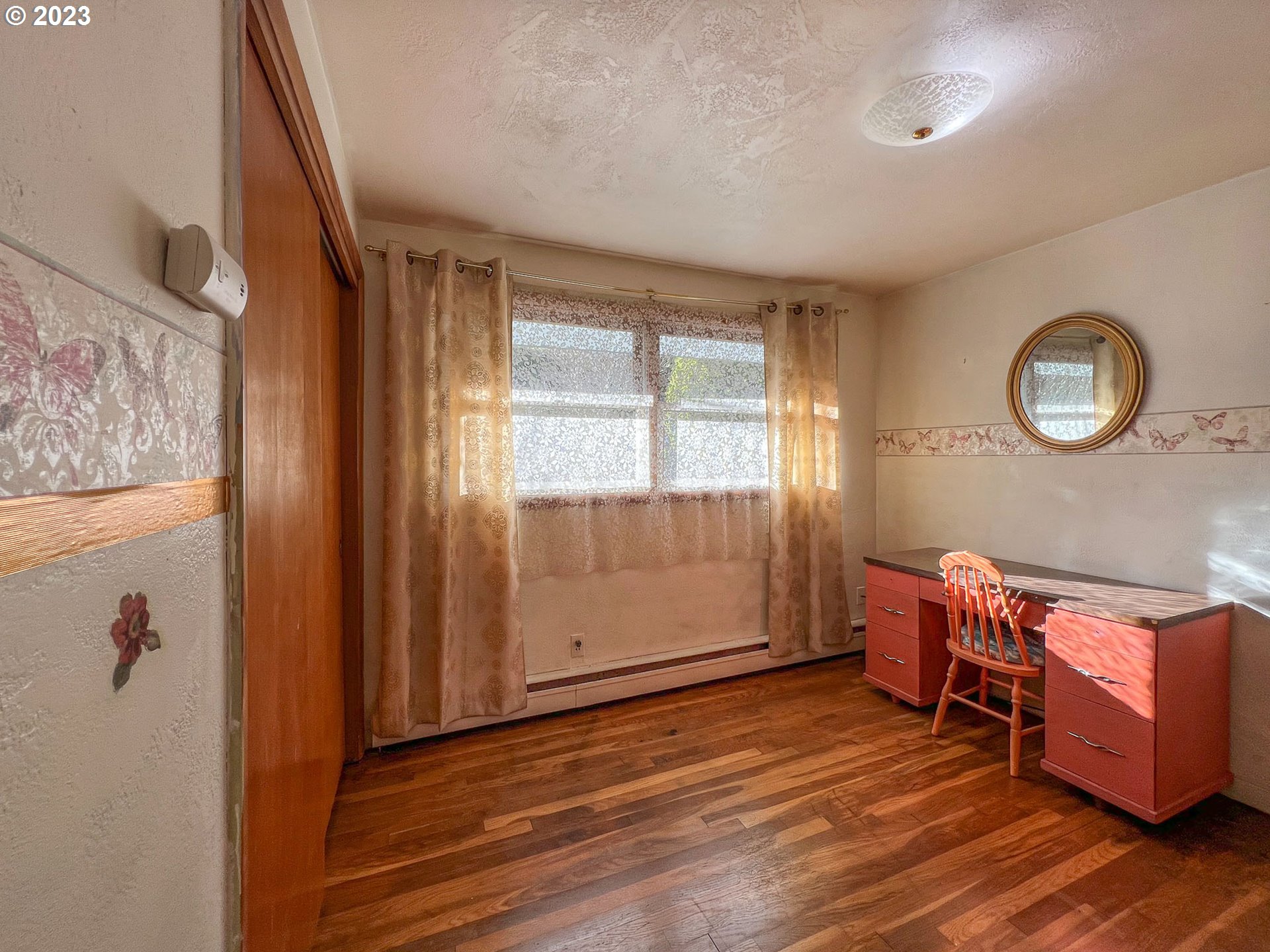 1530 HILLSIDE CT