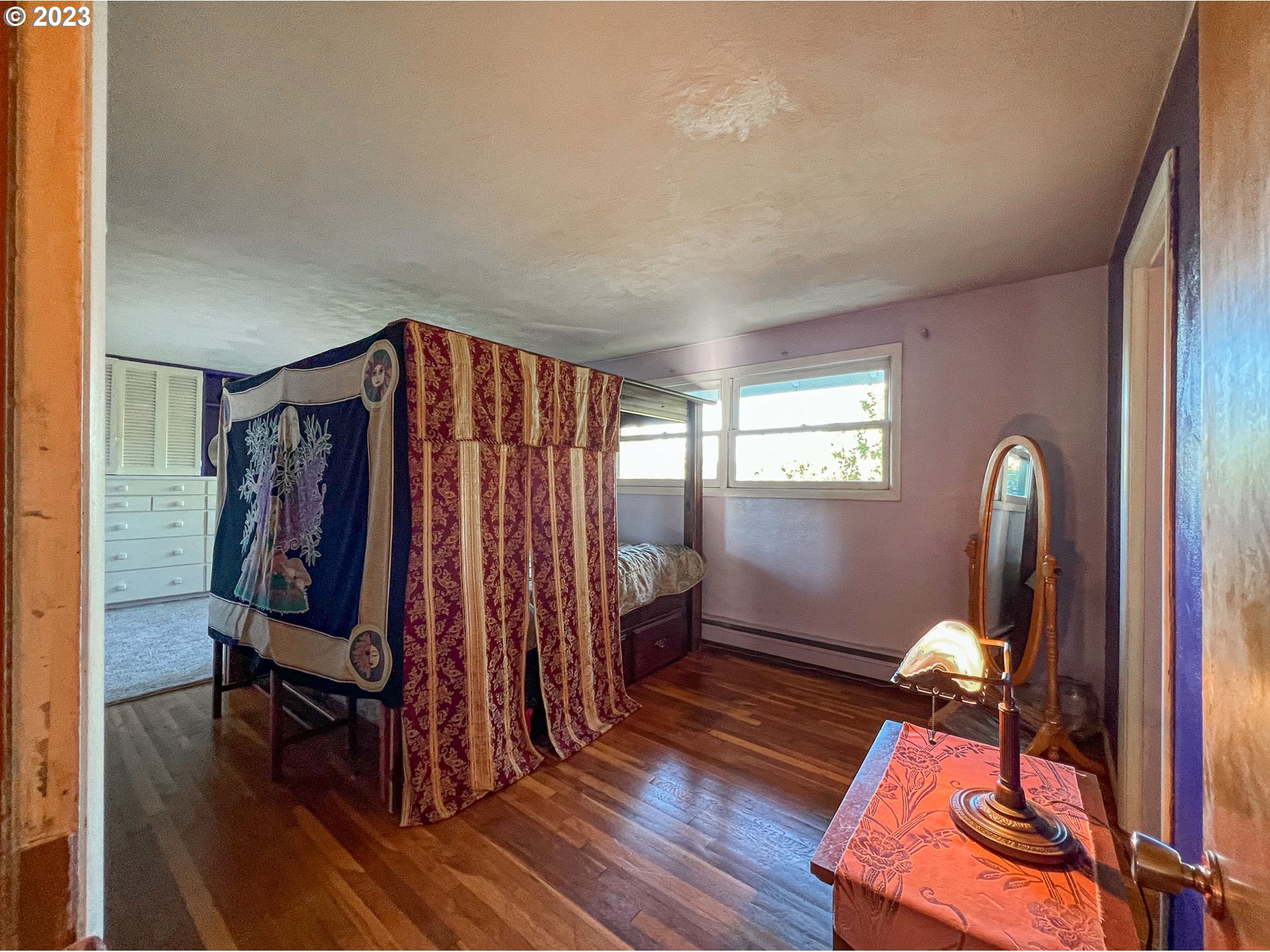 1530 HILLSIDE CT