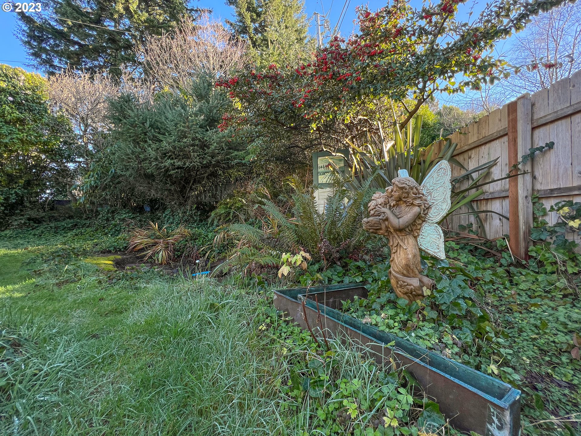 1530 HILLSIDE CT