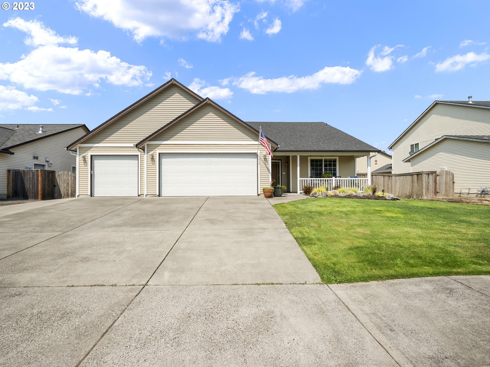 1513 E 3rd Way, La Center, WA 98629